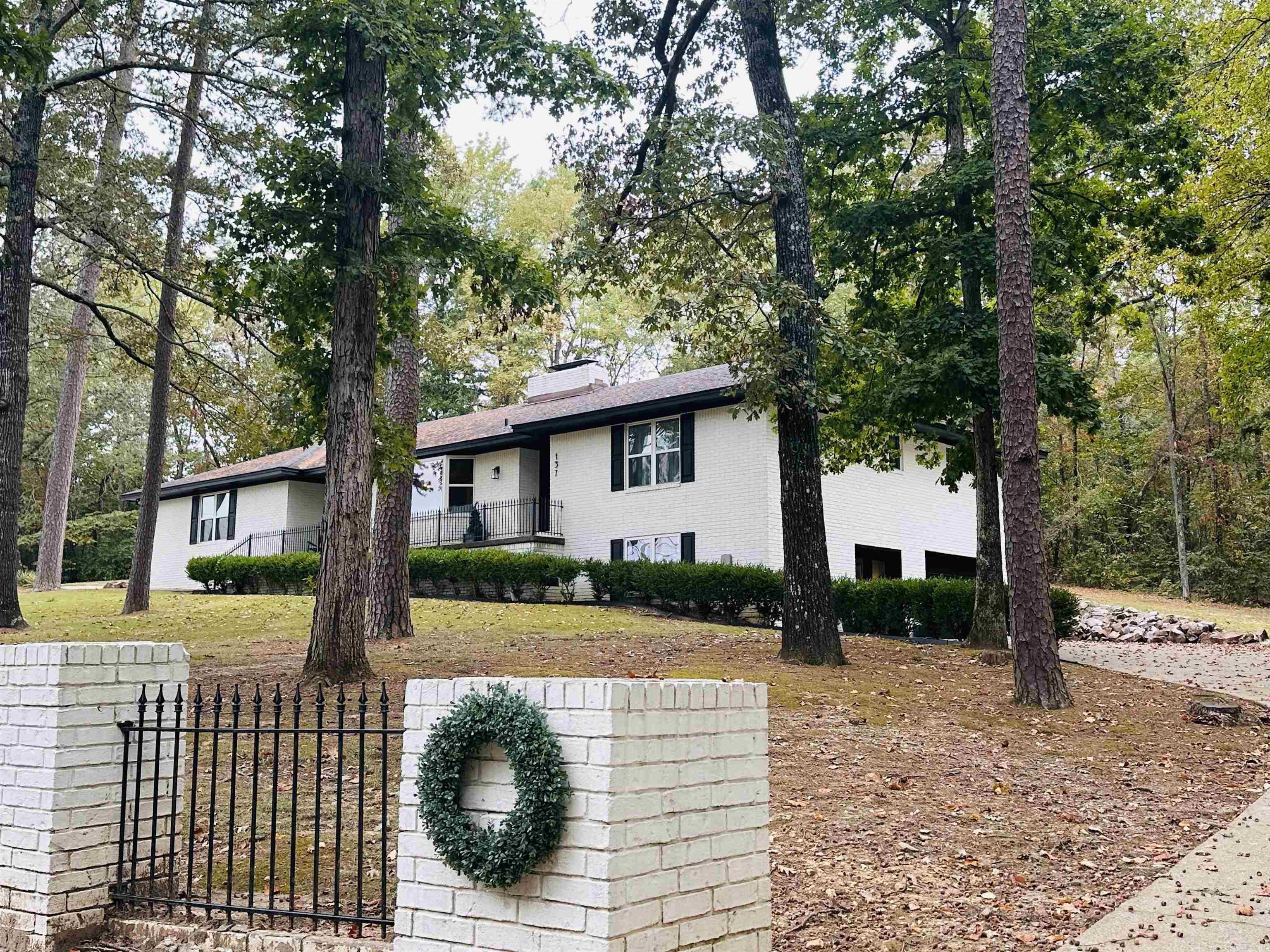 137 N Pine  Mount Ida, AR