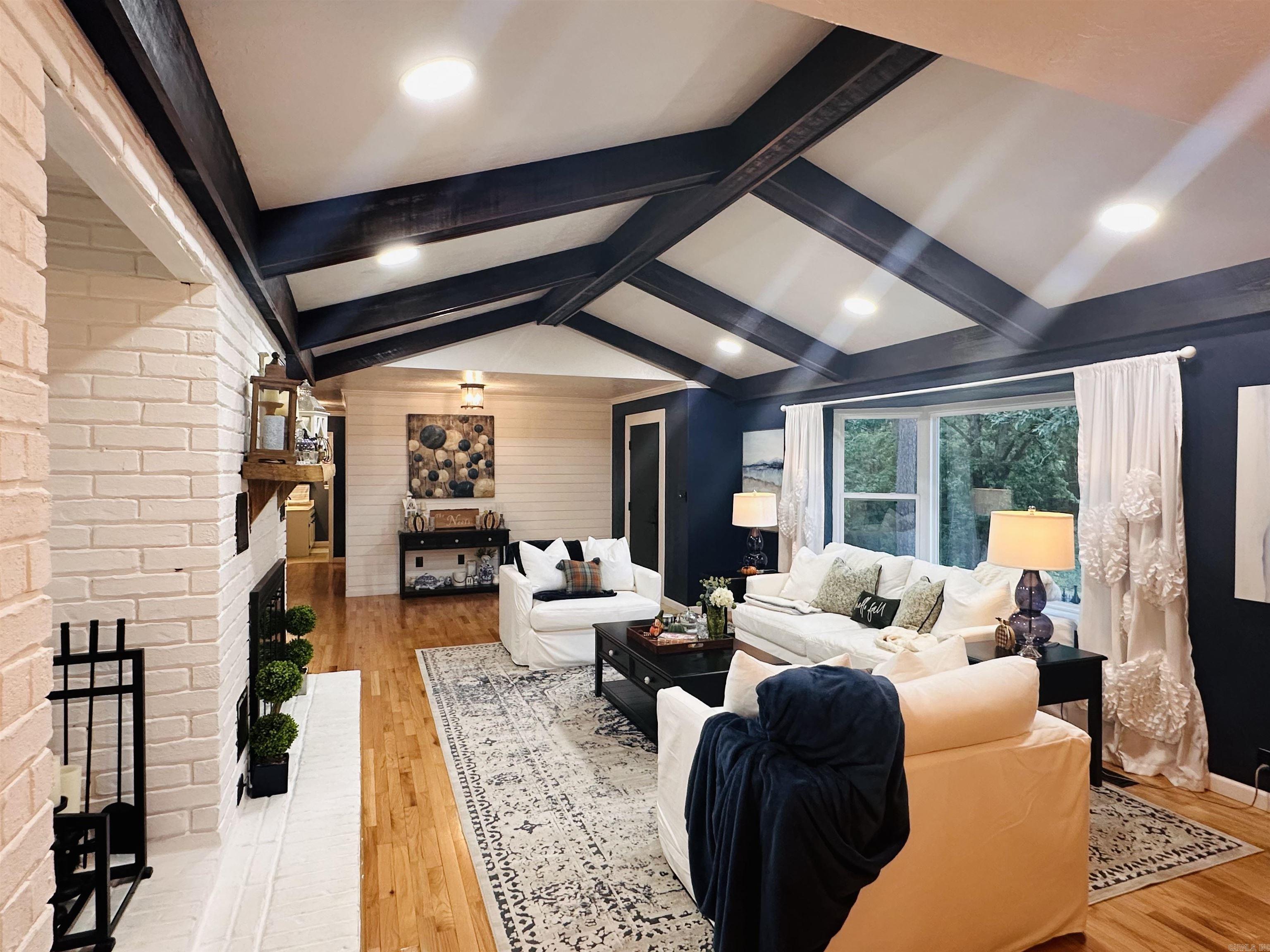 137 N Pine  Mount Ida, AR