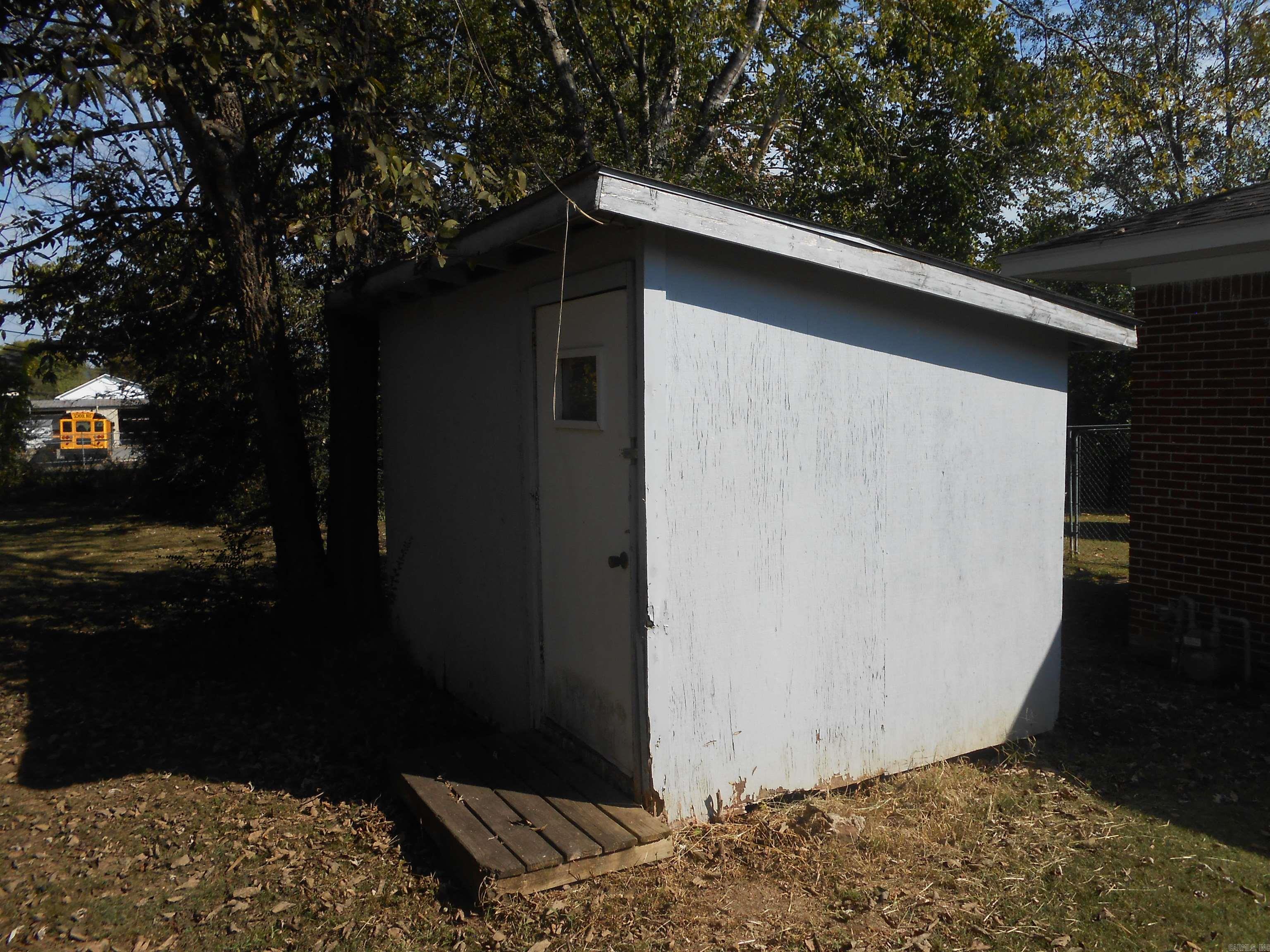 136 Third St Clinton, AR 72031