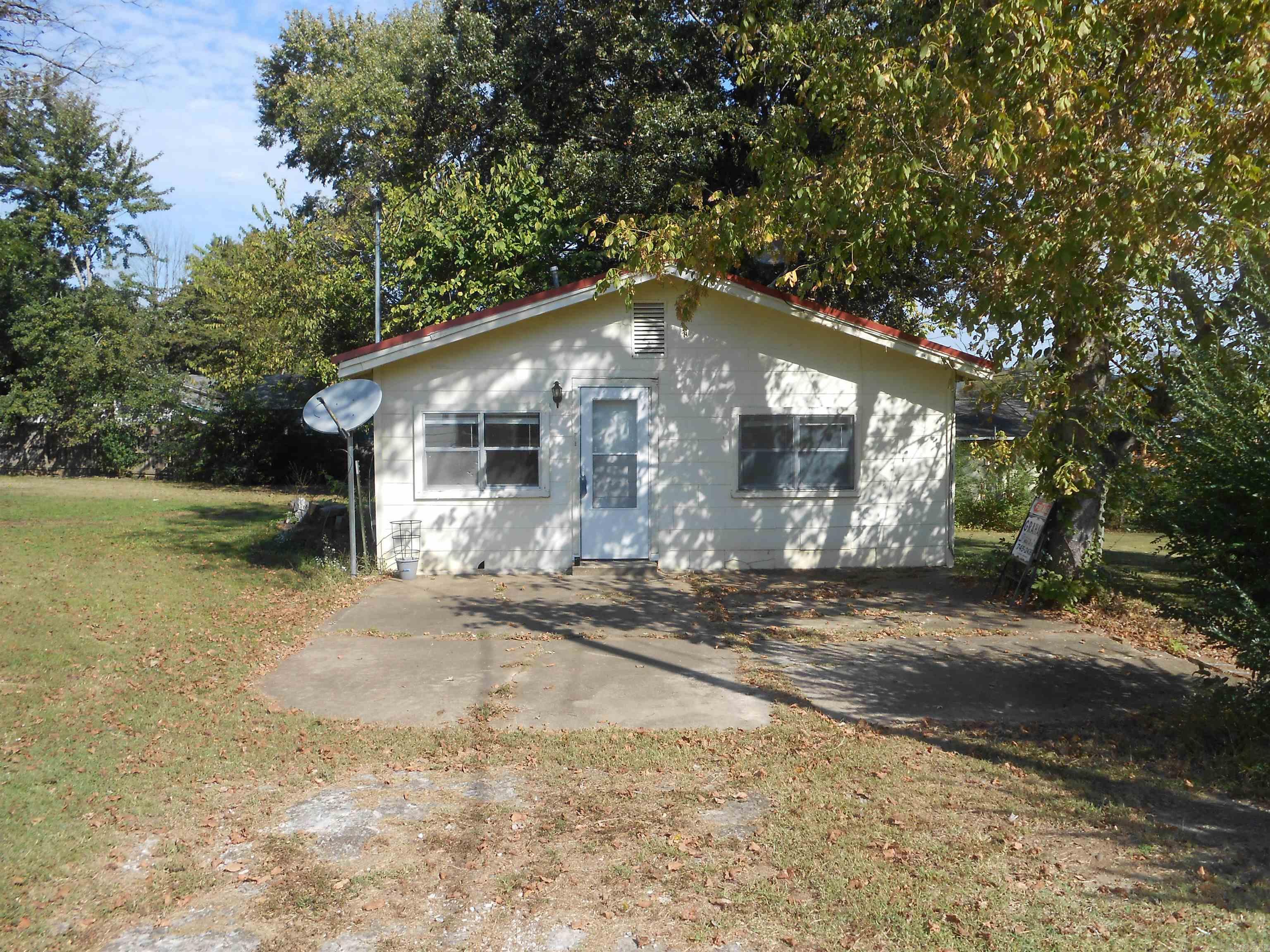 136 Third St Clinton, AR 72031
