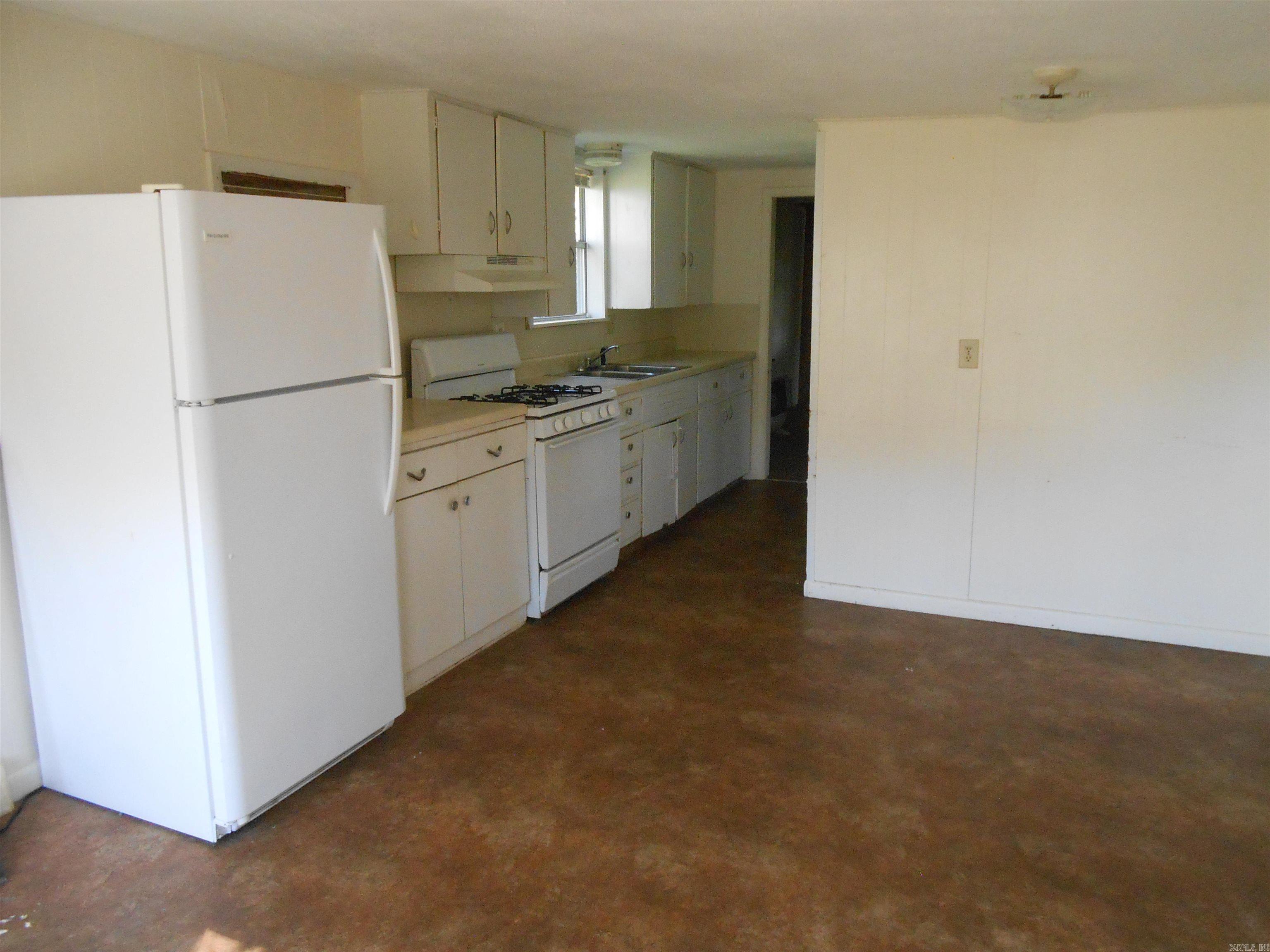 136 Third St Clinton, AR 72031