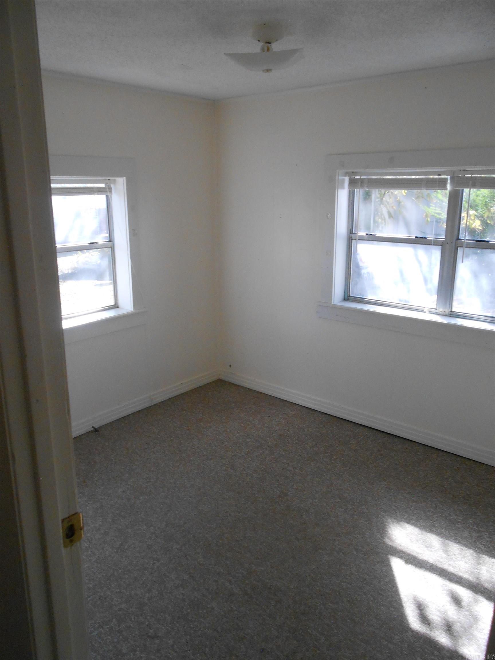 136 Third St Clinton, AR 72031