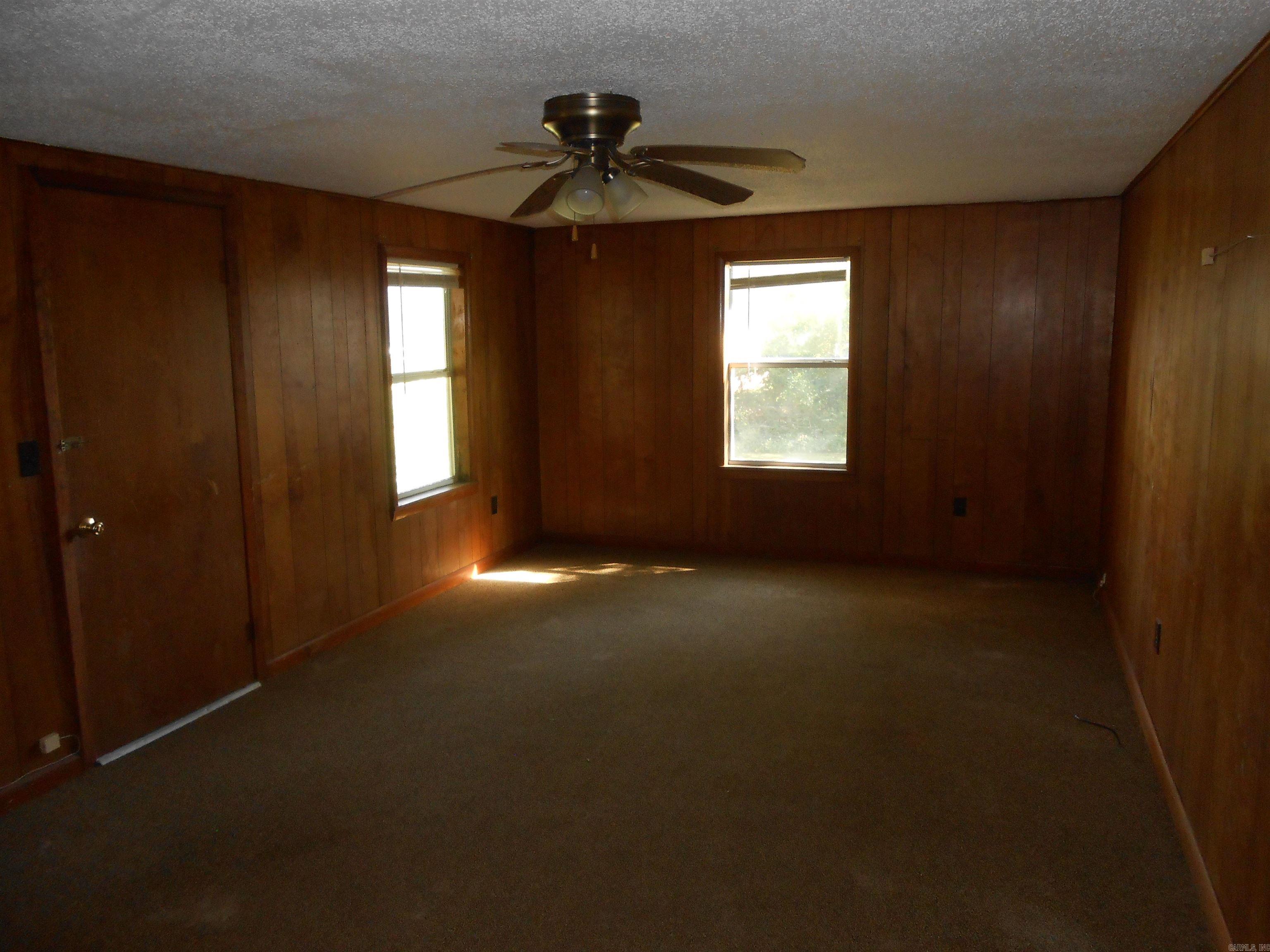 136 Third St Clinton, AR 72031