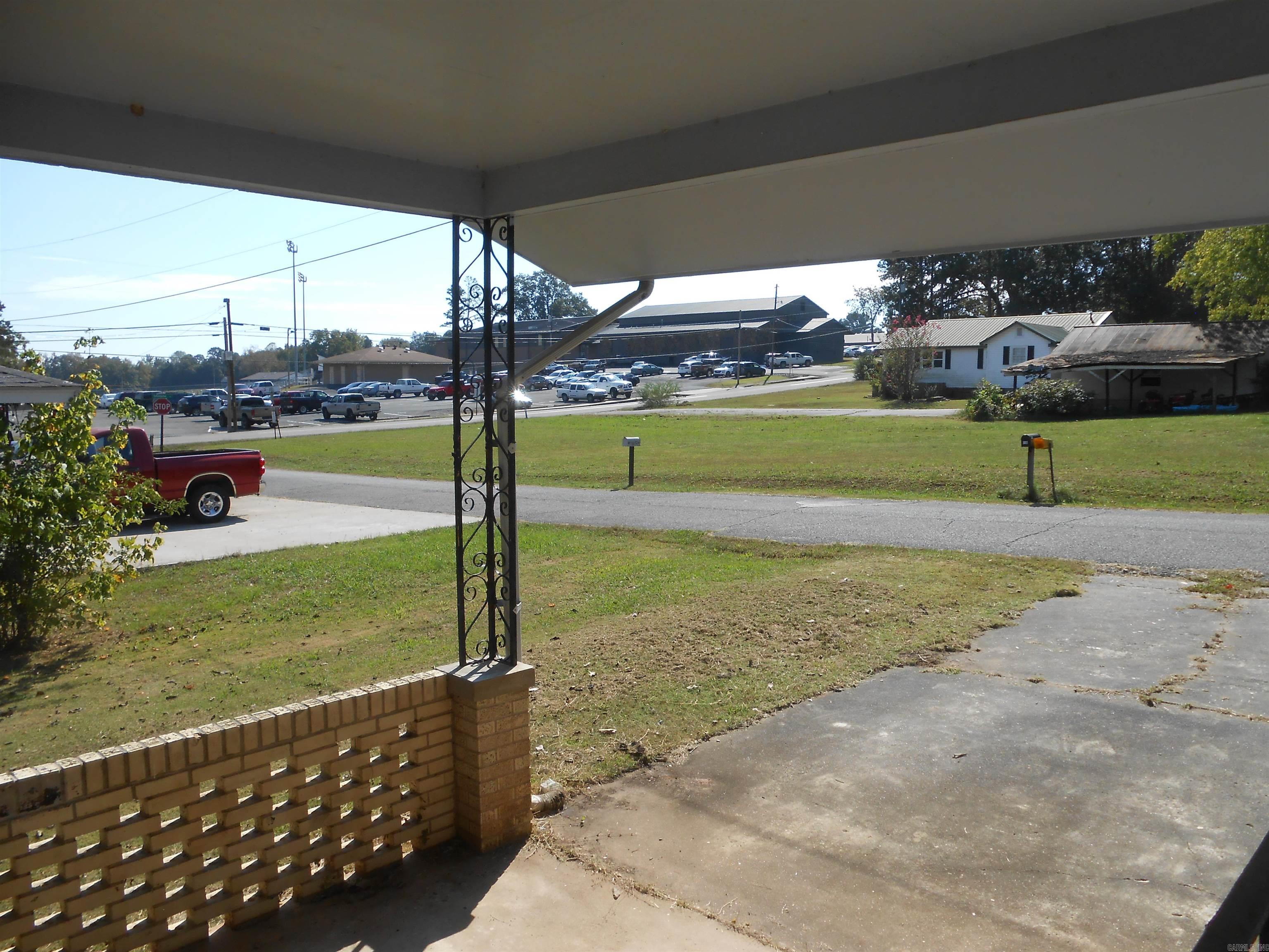 136 Third St Clinton, AR 72031