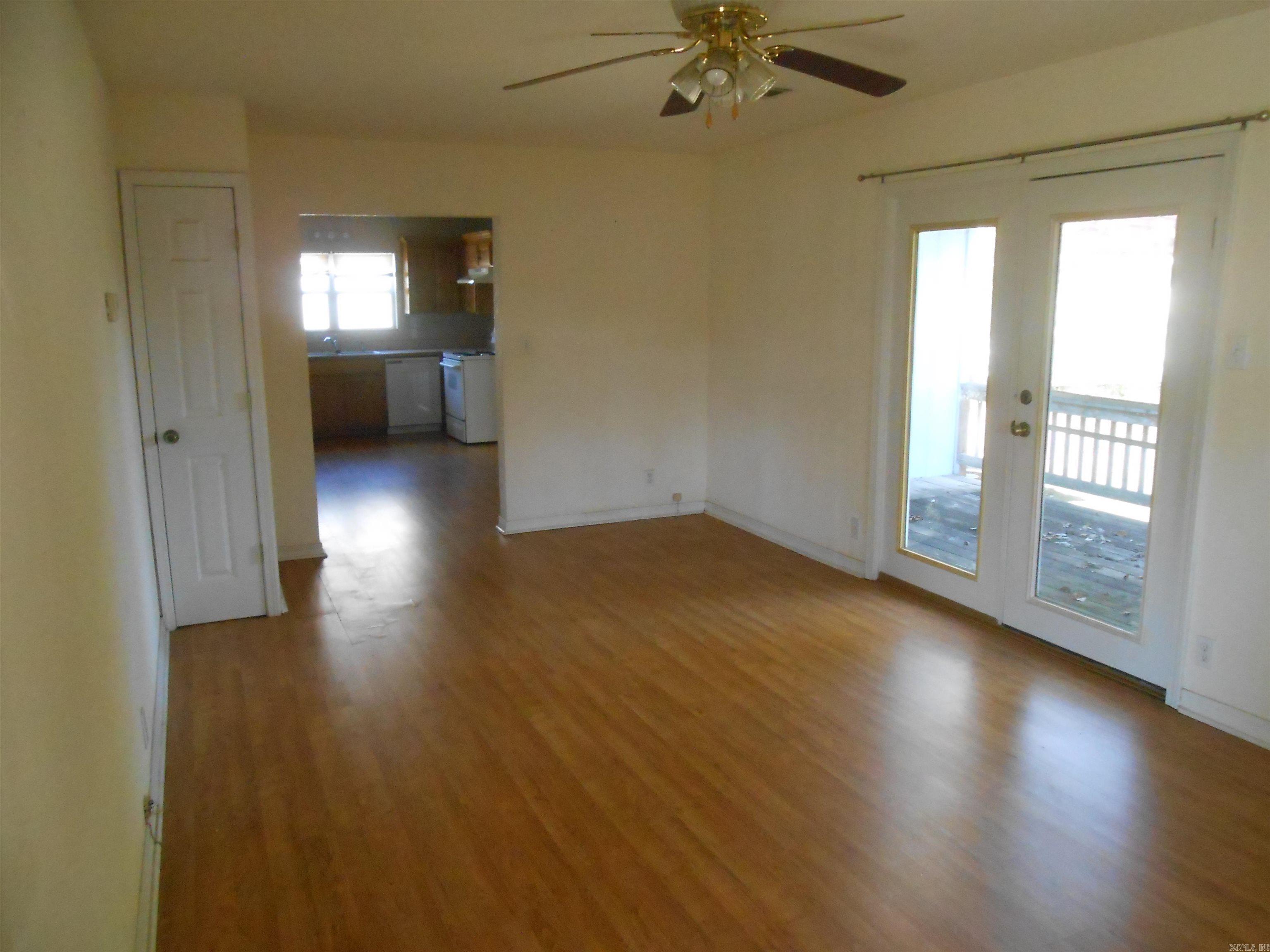 136 Third St Clinton, AR 72031