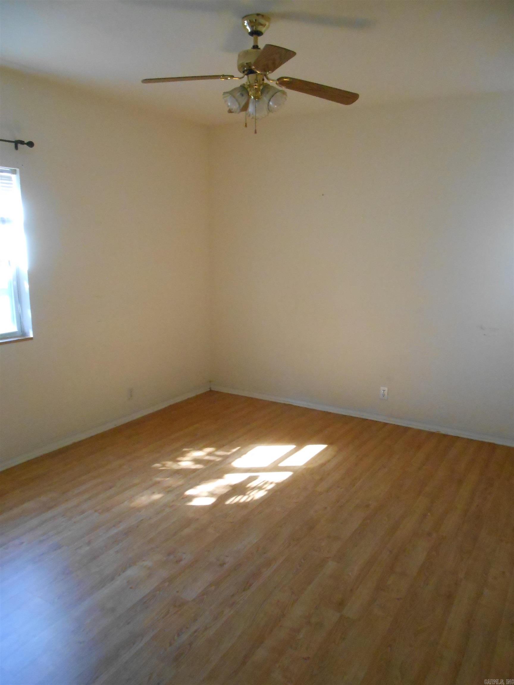 136 Third St Clinton, AR 72031