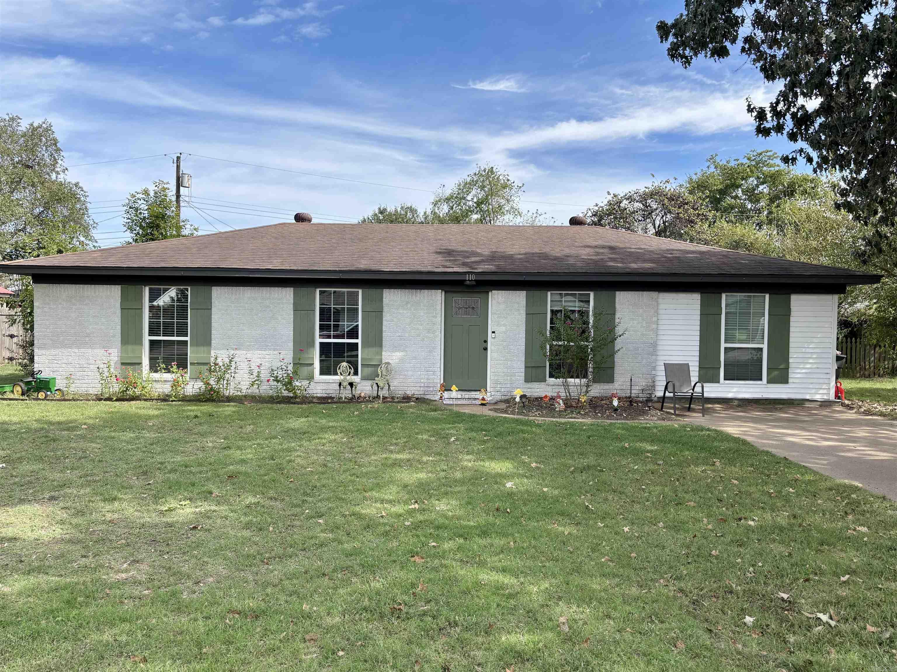 110  Oak  Lake City, AR