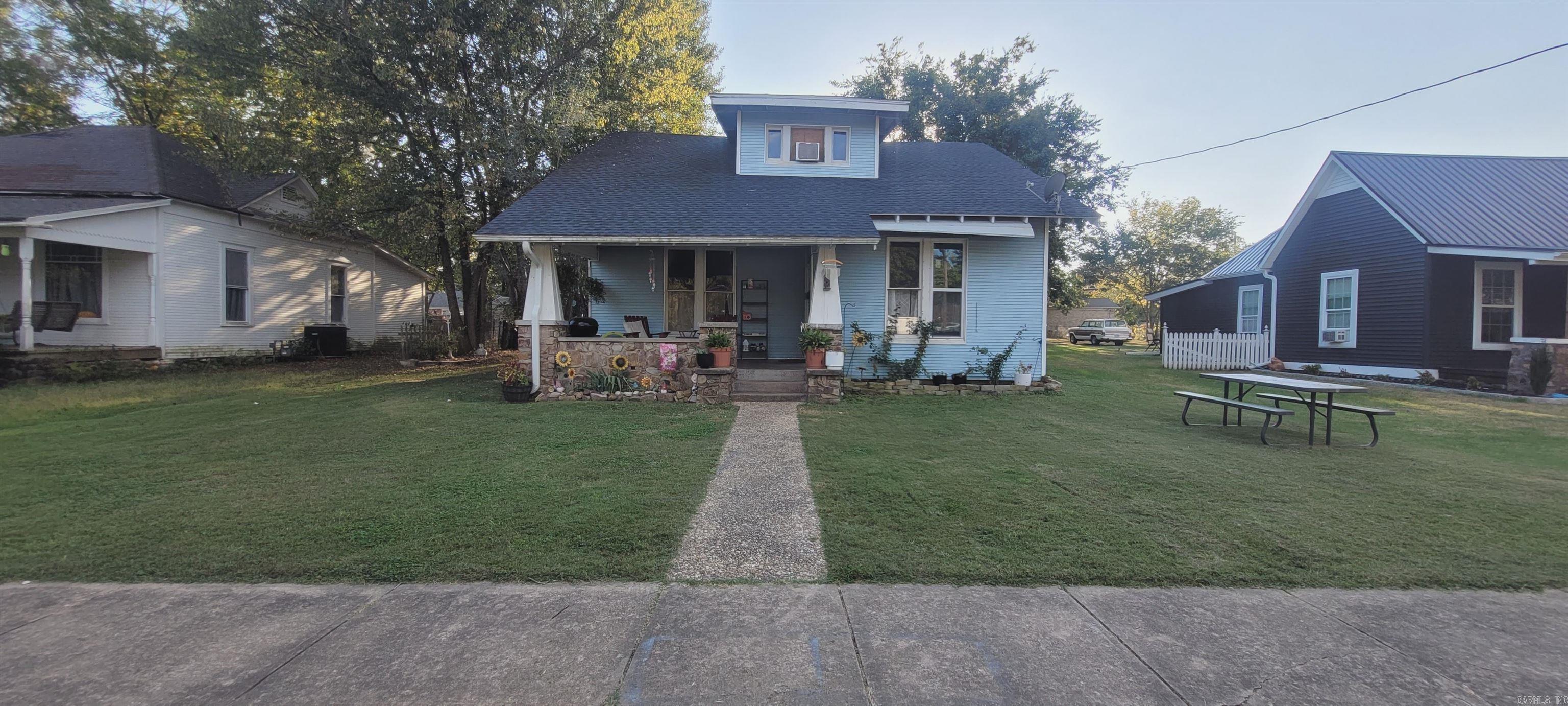 205  Ninth  Mena, AR