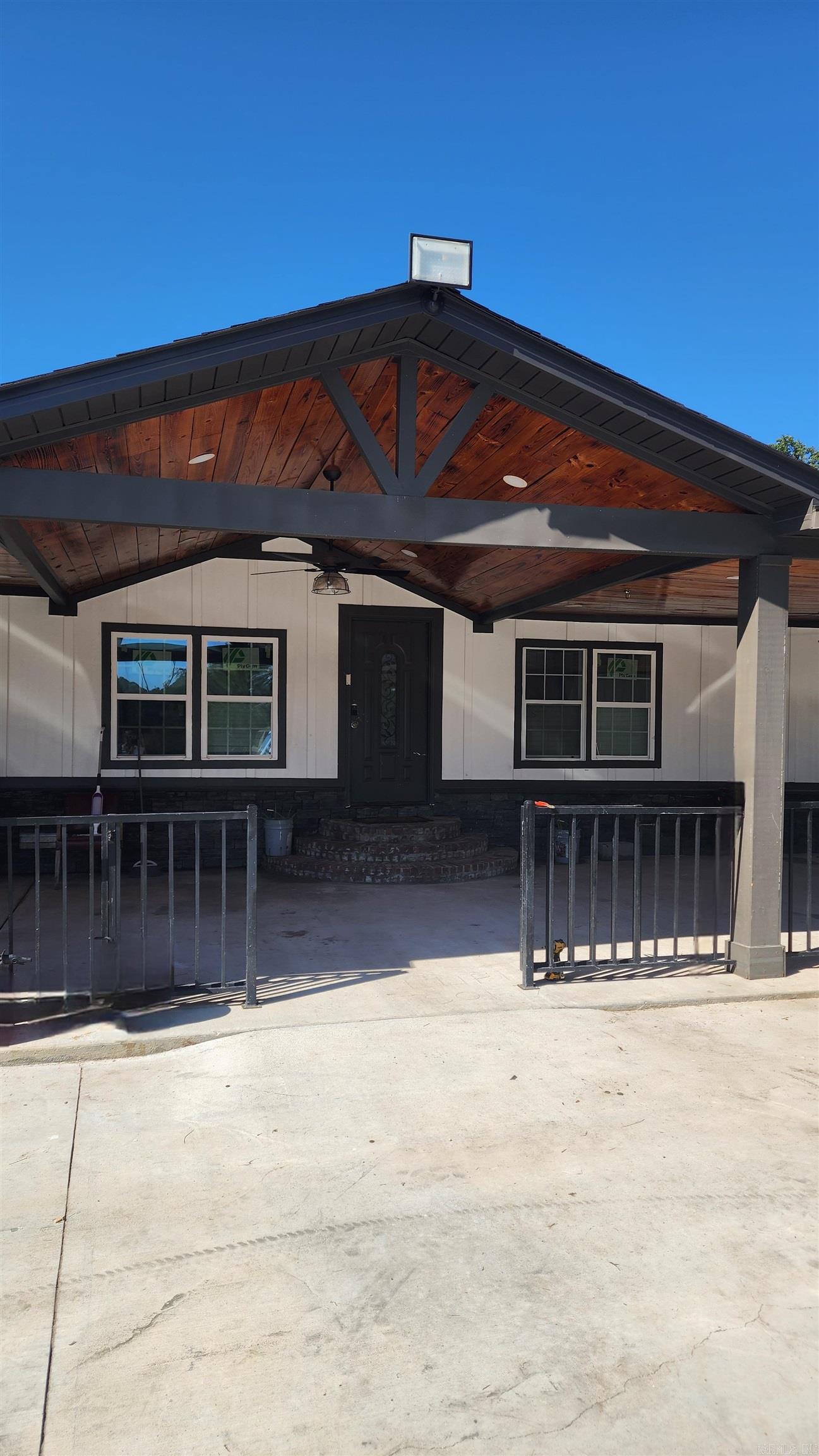 15900 Hidden Valley Trl