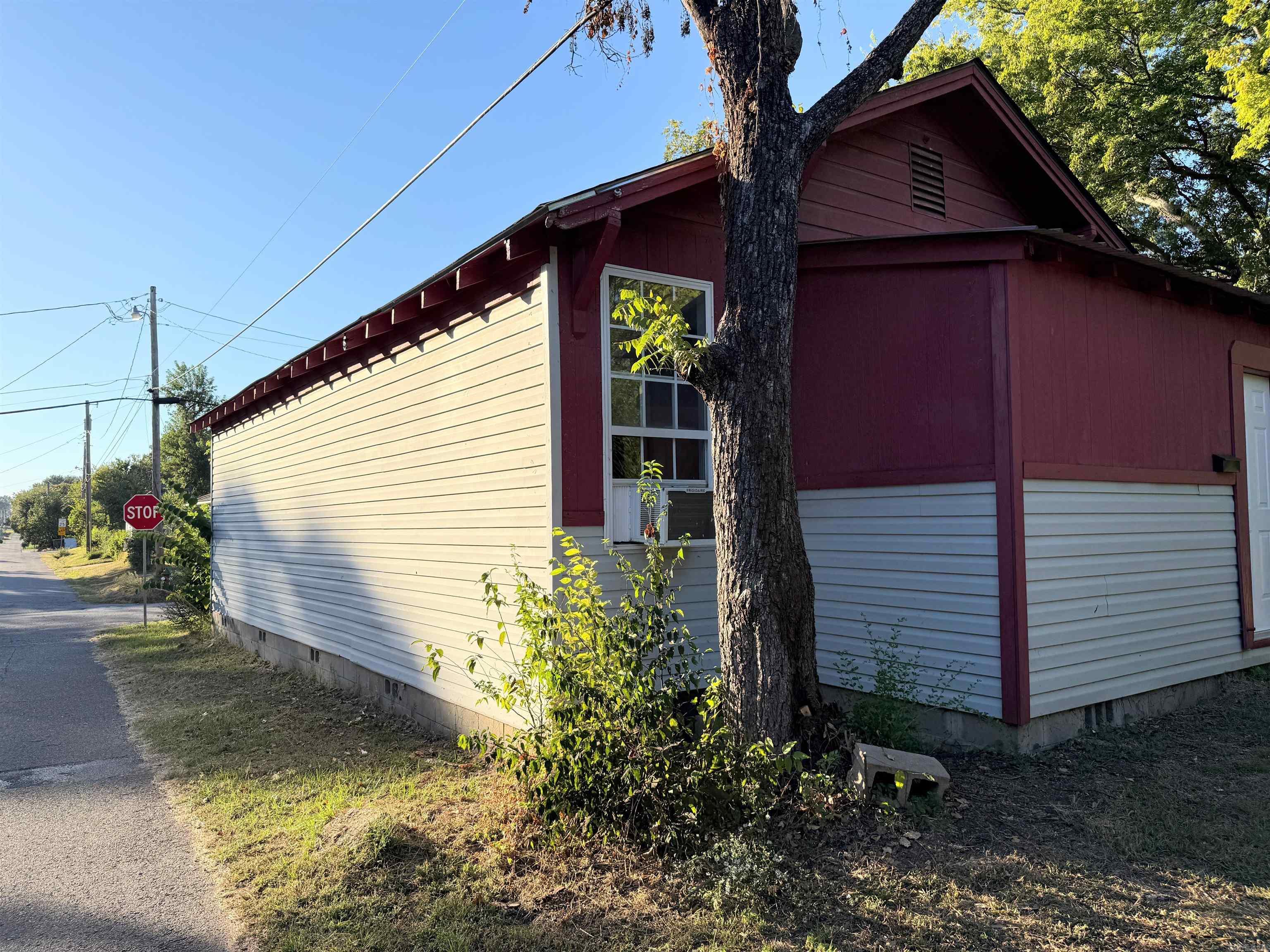 215 S Montgomerey  Clarksville, AR