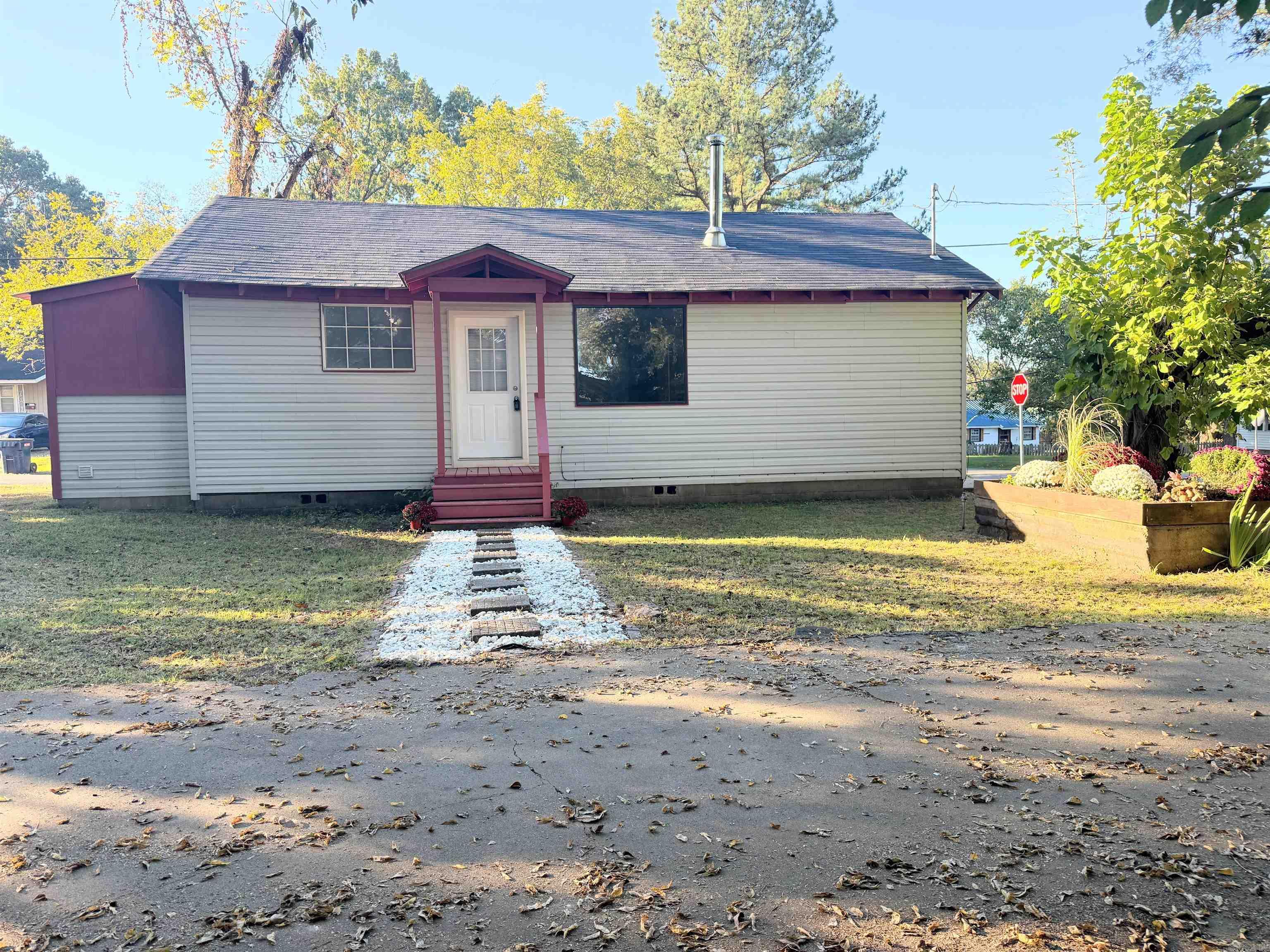 215 S Montgomerey  Clarksville, AR