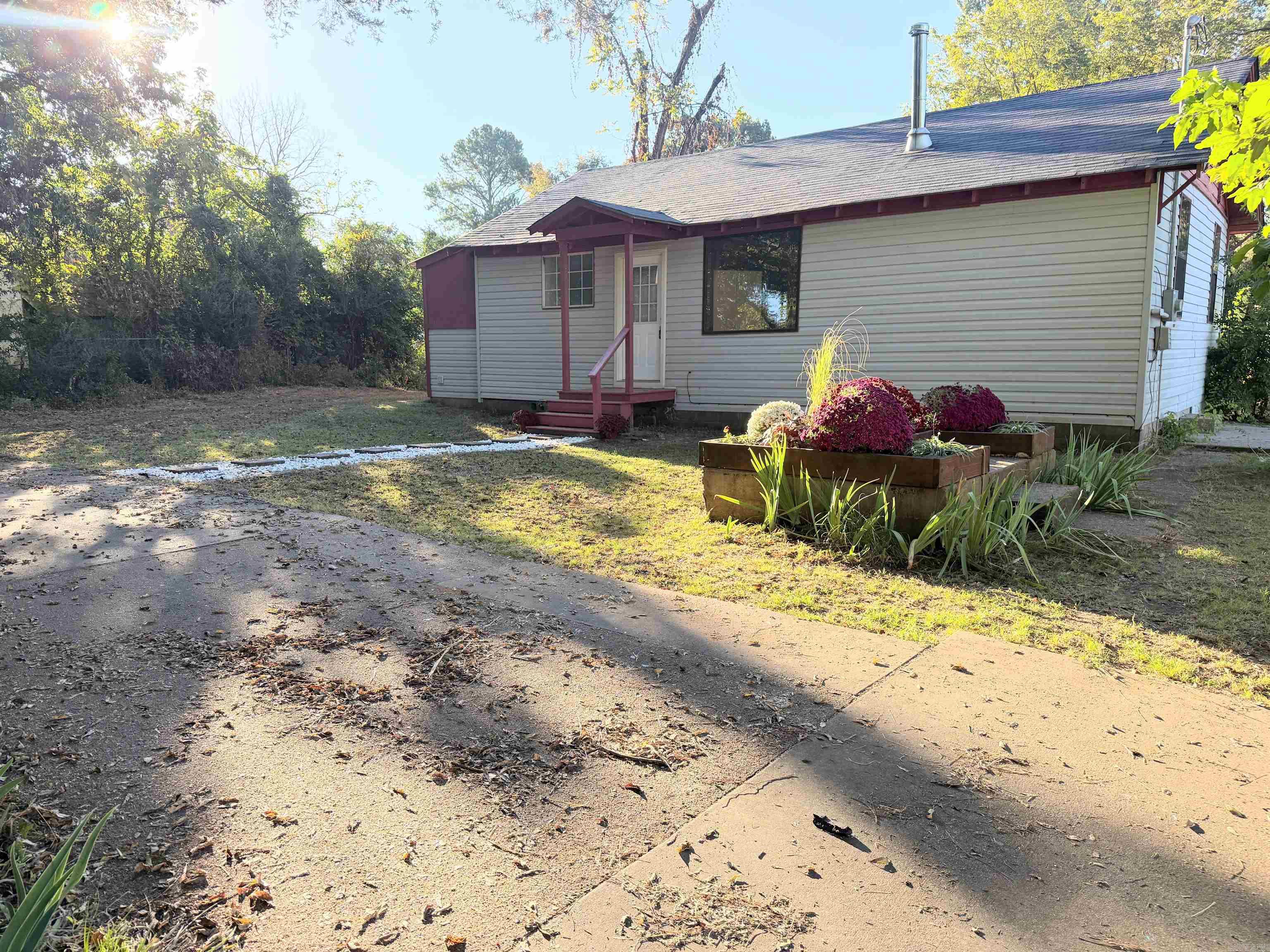 215 S Montgomerey  Clarksville, AR