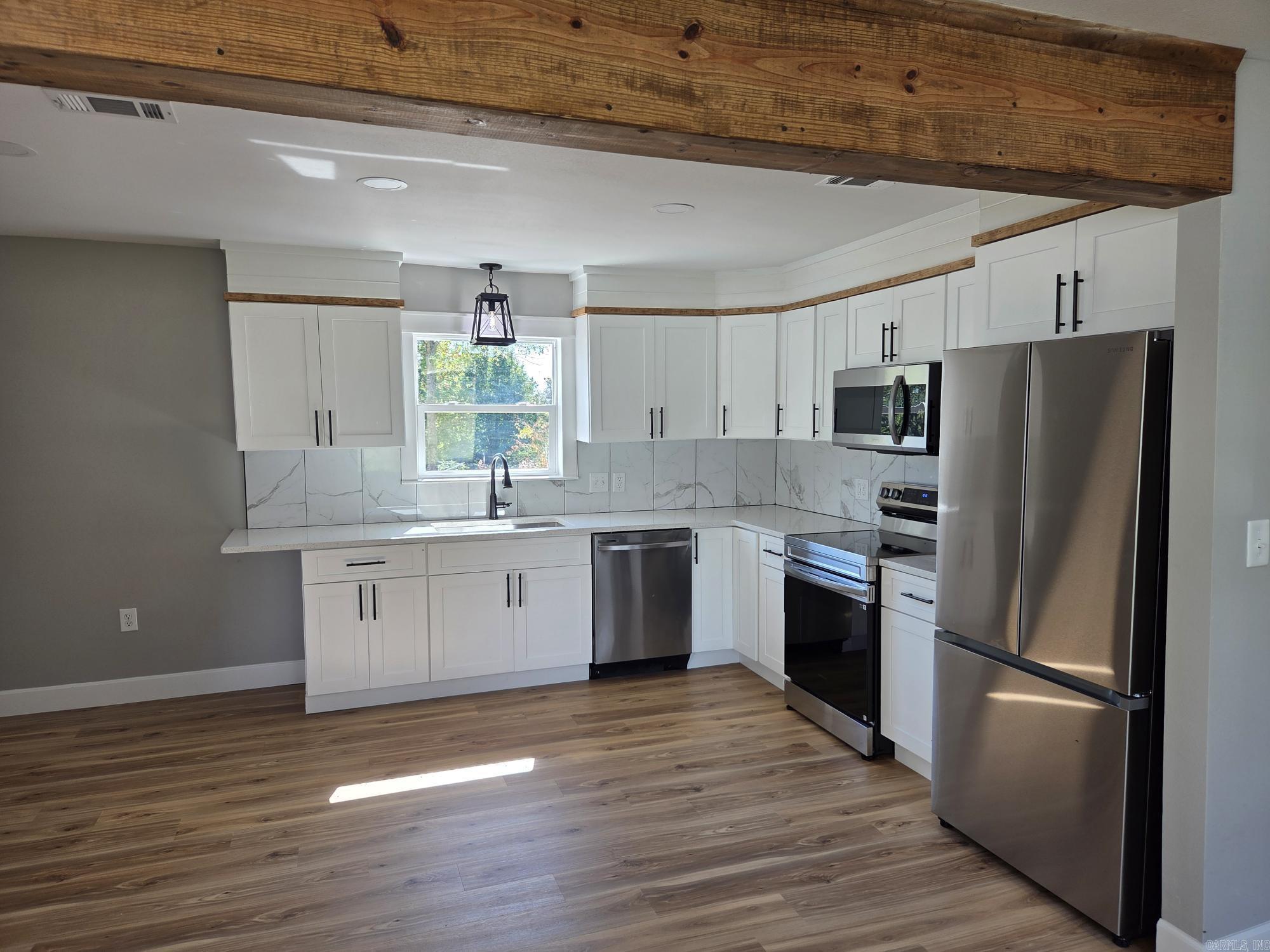 2735 Floral  Floral, AR