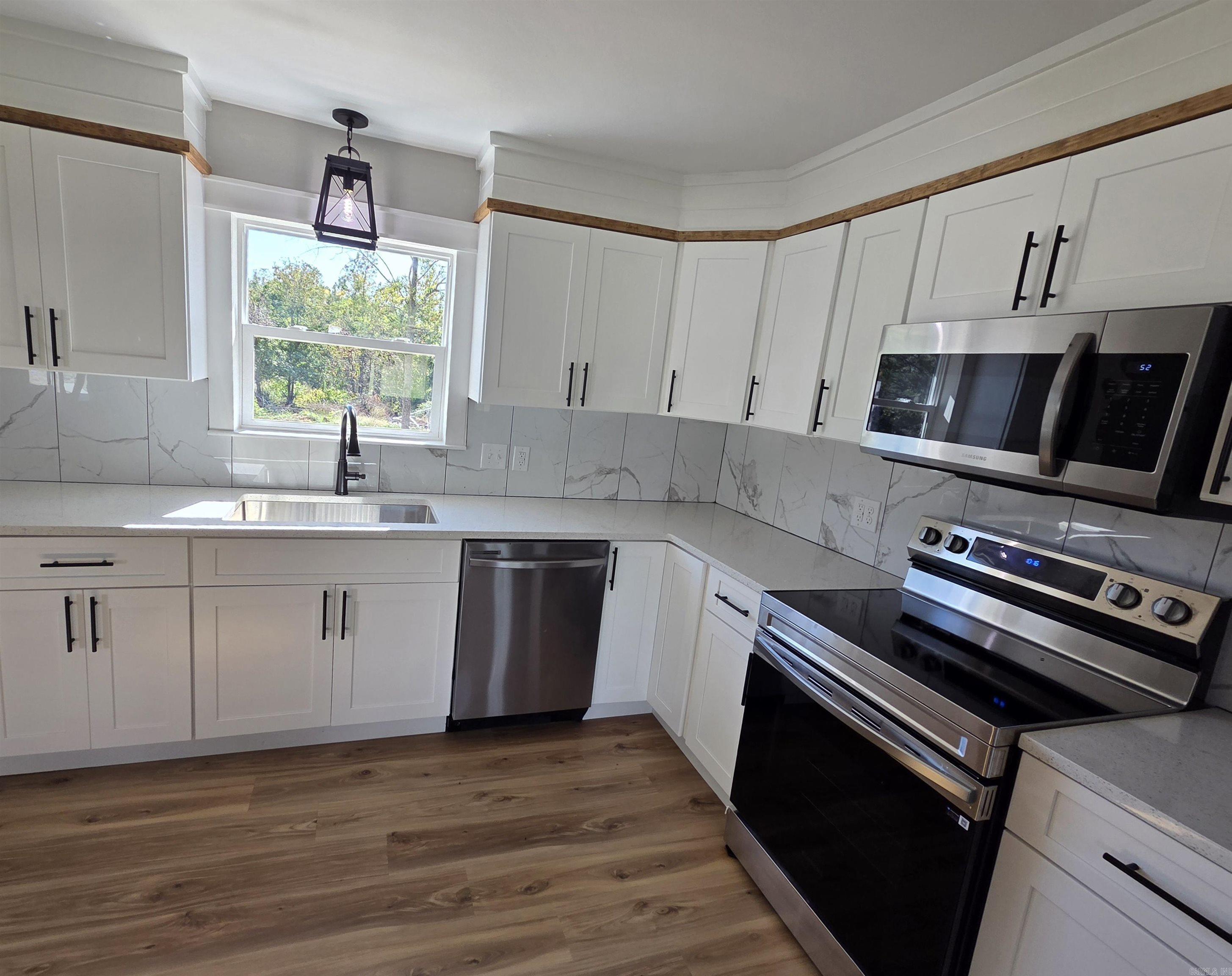 2735 Floral  Floral, AR