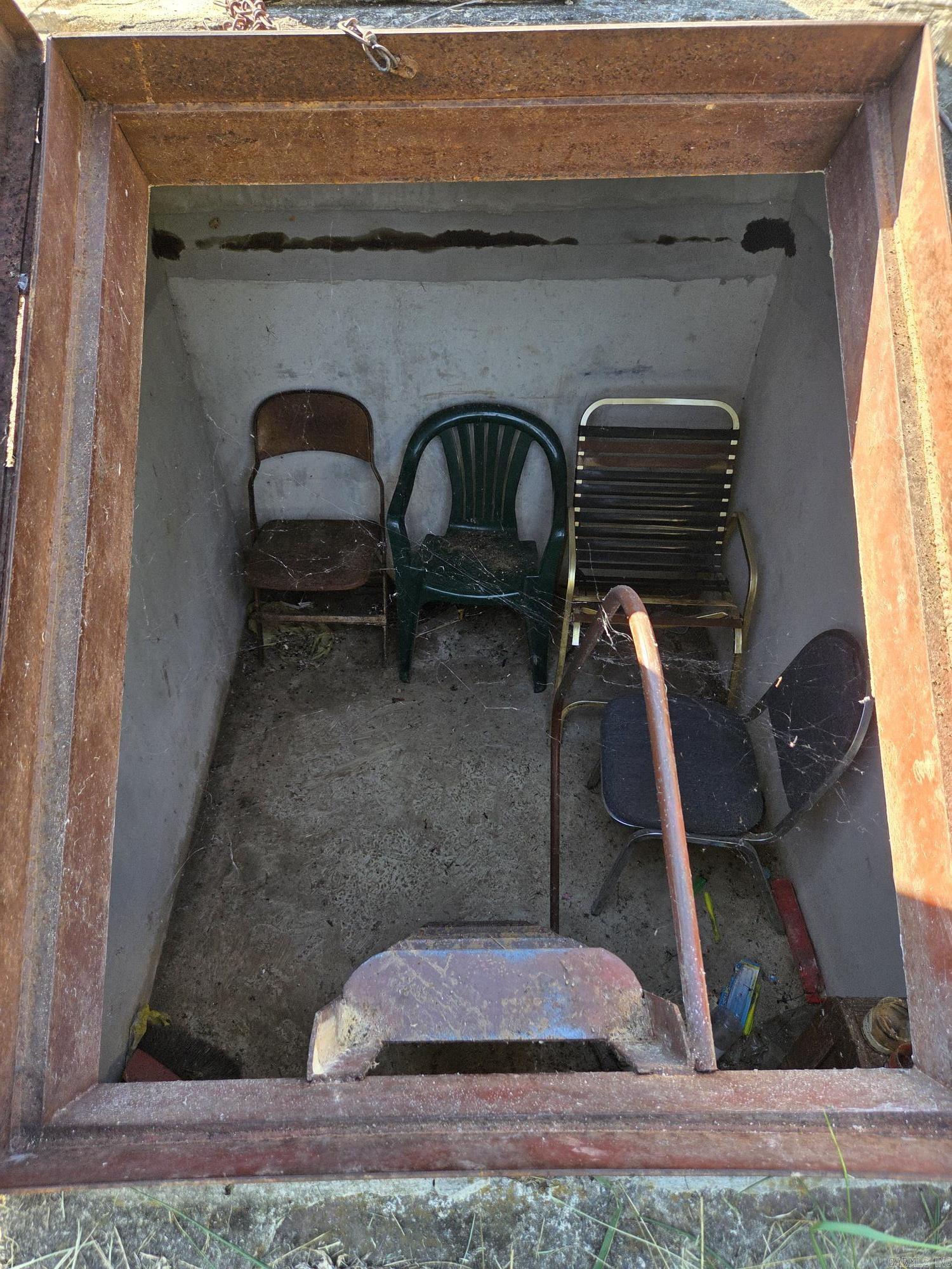 2735 Floral  Floral, AR