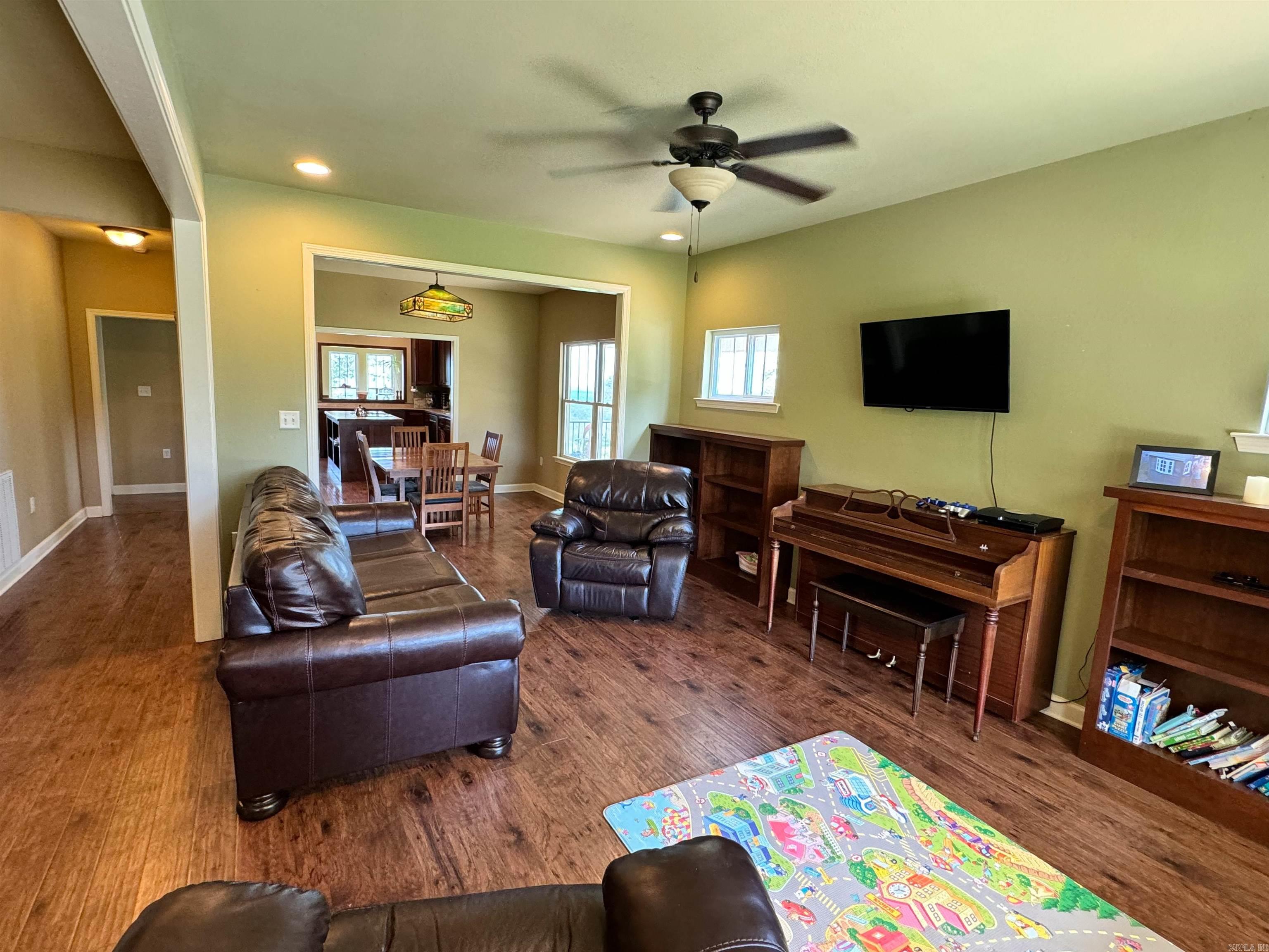 125 Gassaway Searcy, AR 72143