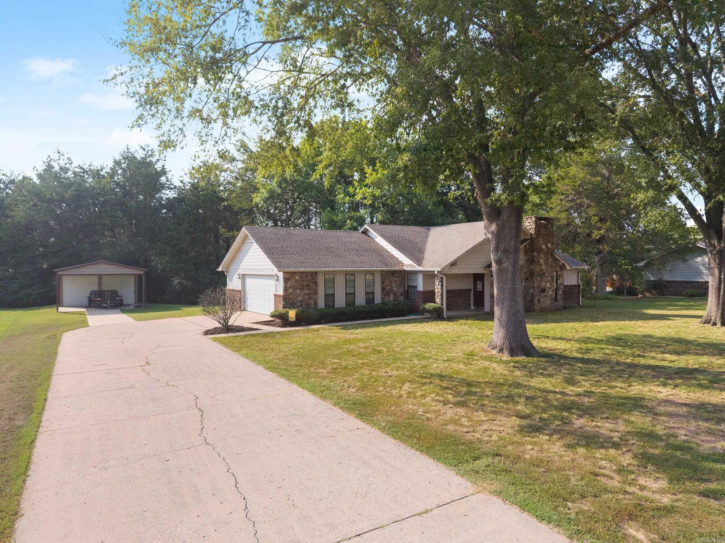 3 New Oxford Road Conway, AR 72034