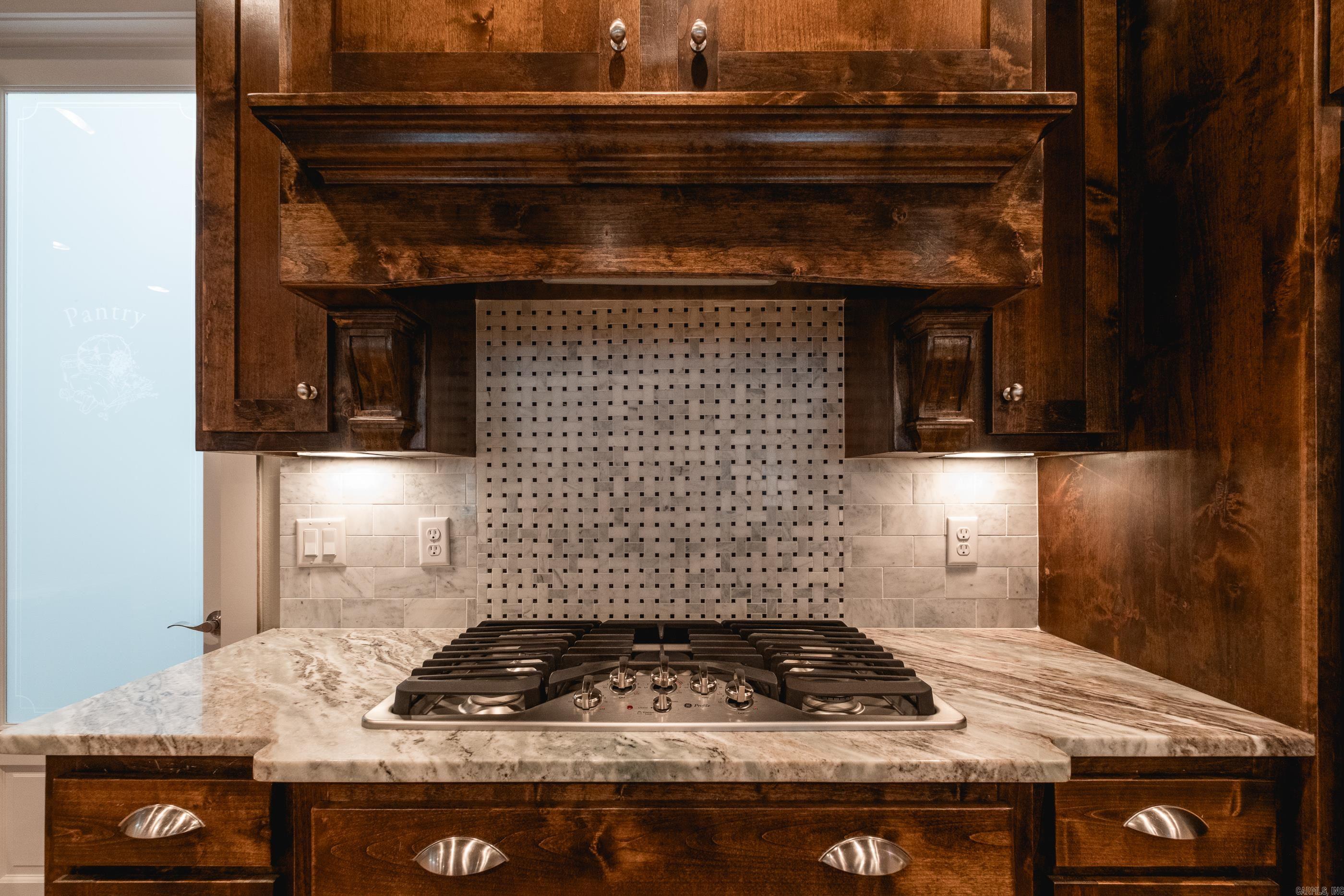 122 Cove Creek Ct  Little Rock, AR