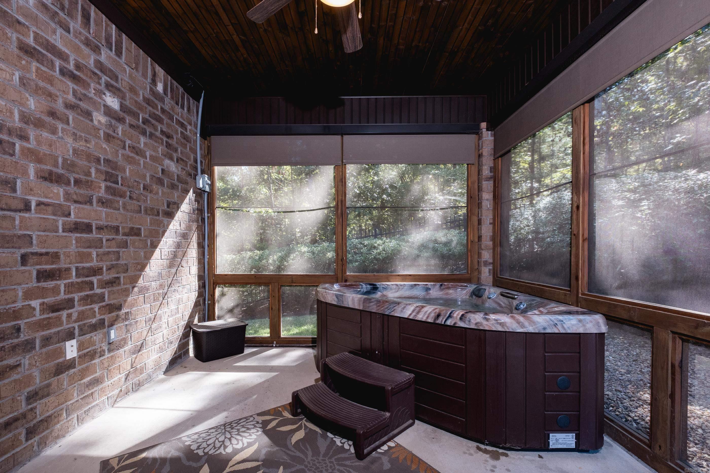 122 Cove Creek Ct  Little Rock, AR