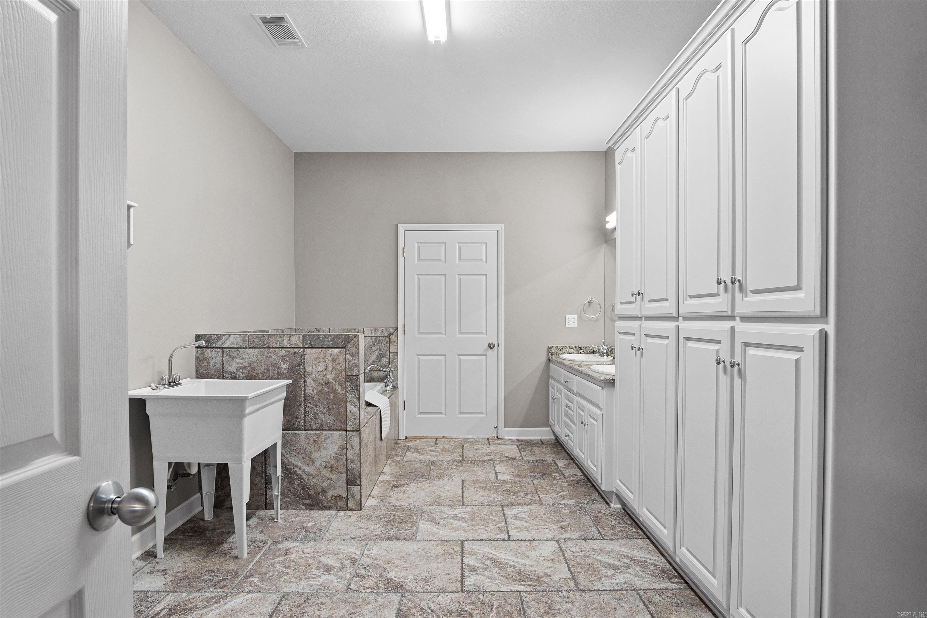 110 E Maddox  Jacksonville, AR