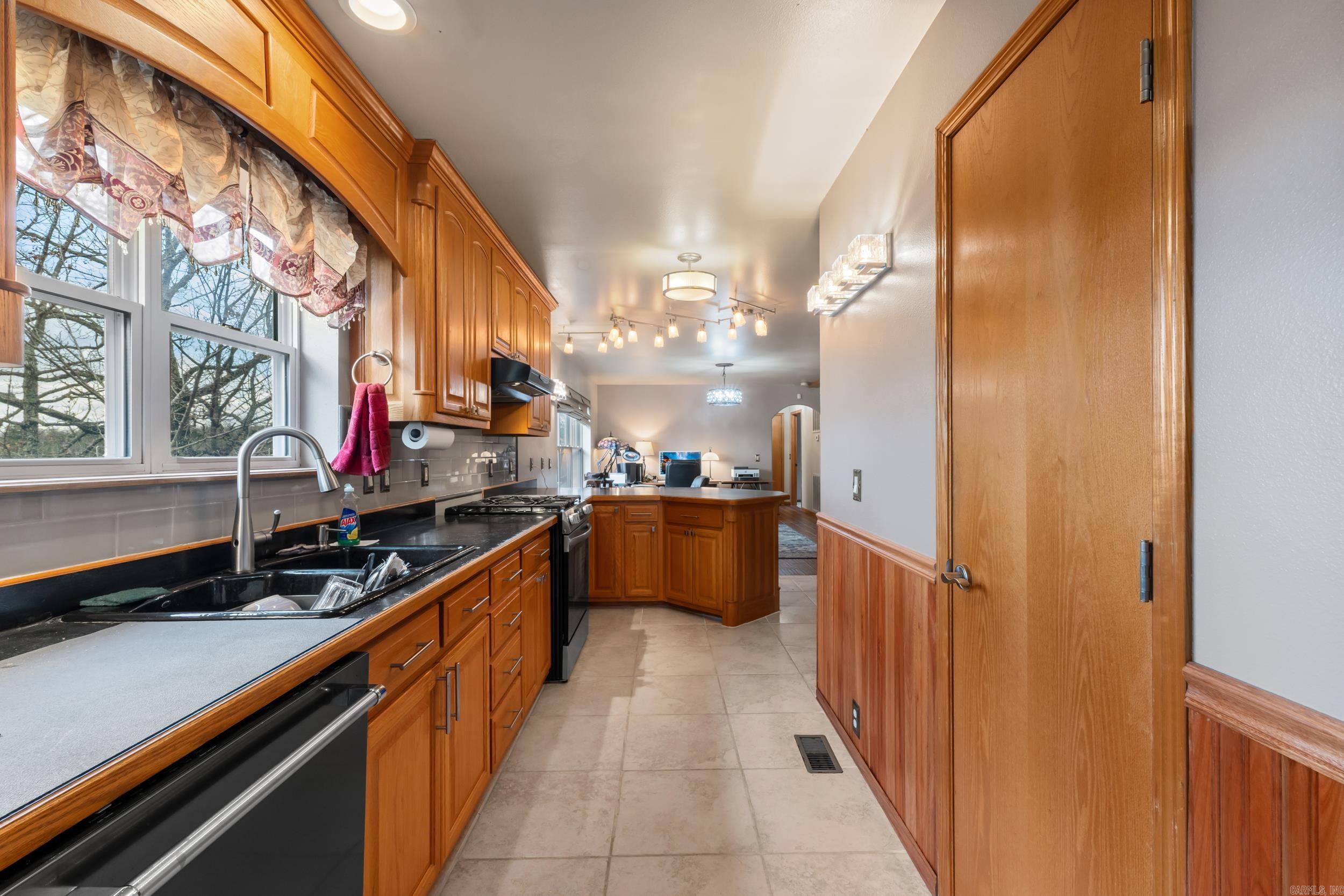 311 CR 804 Gamaliel, AR 72637