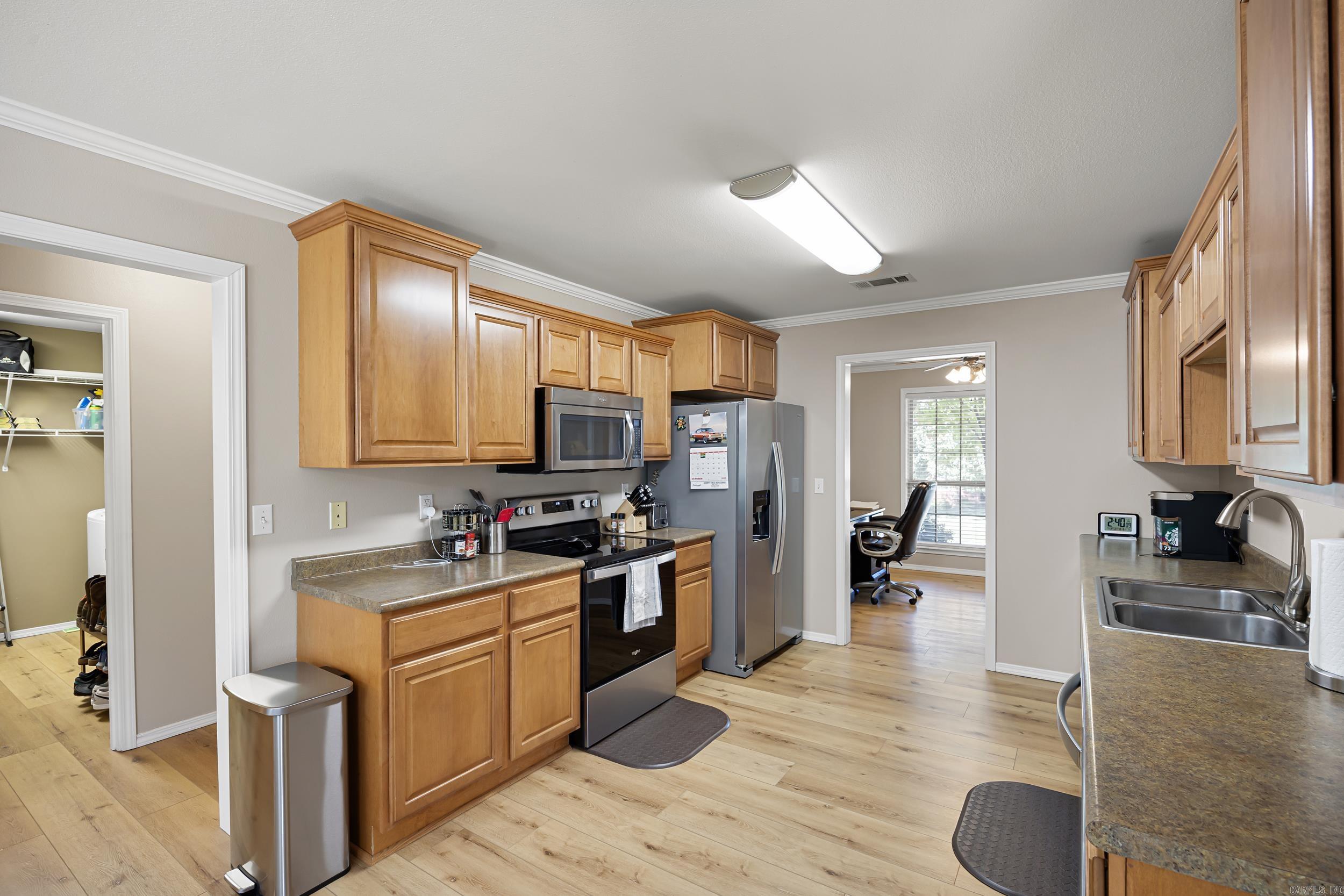 140 Hawthorne Lane Russellville, AR 72802