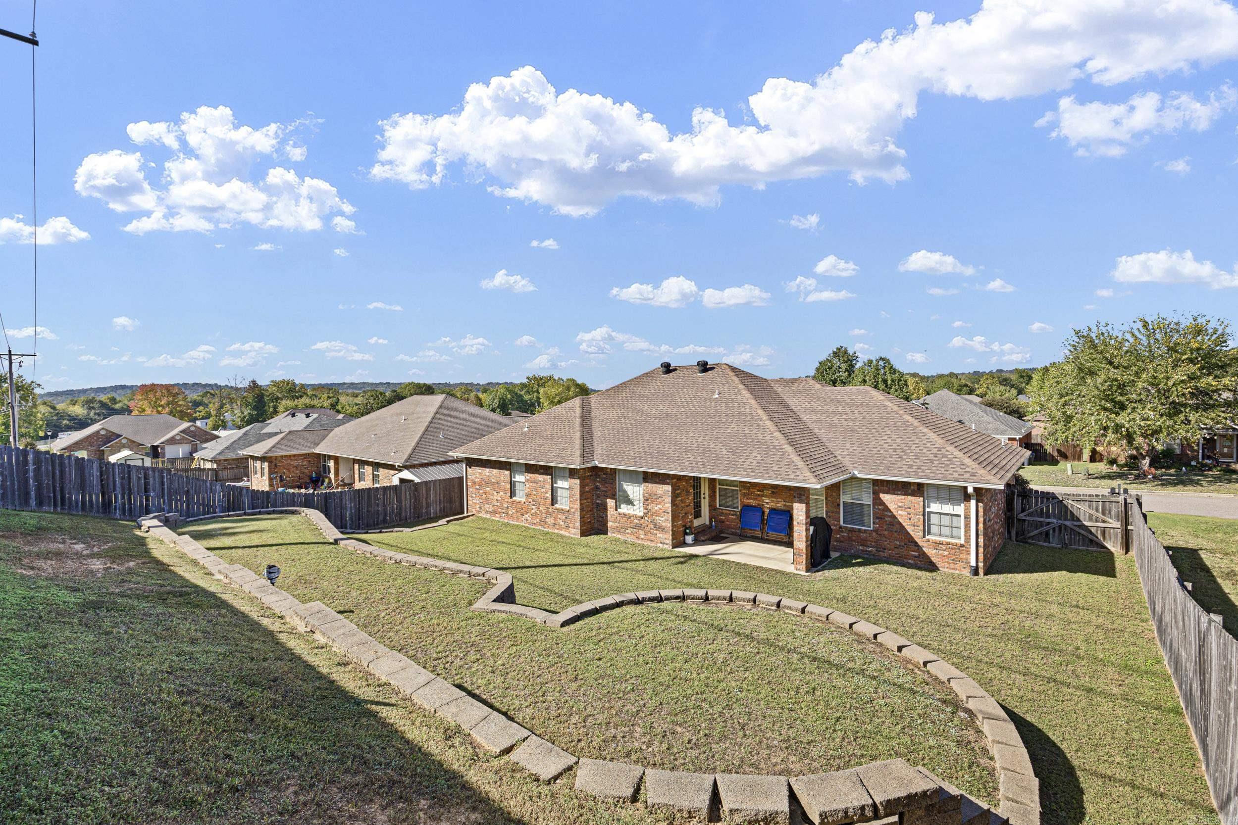 140 Hawthorne Lane Russellville, AR 72802
