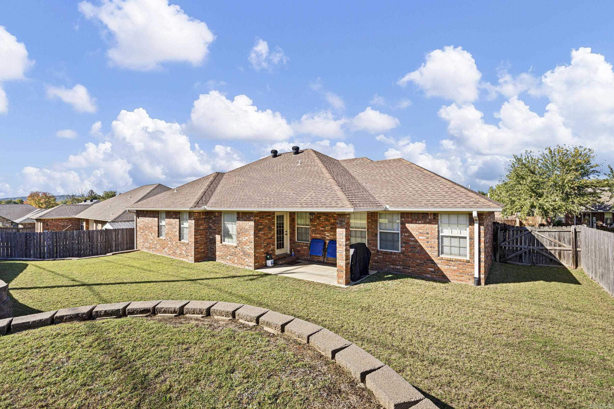 140 Hawthorne Lane Russellville, AR 72802