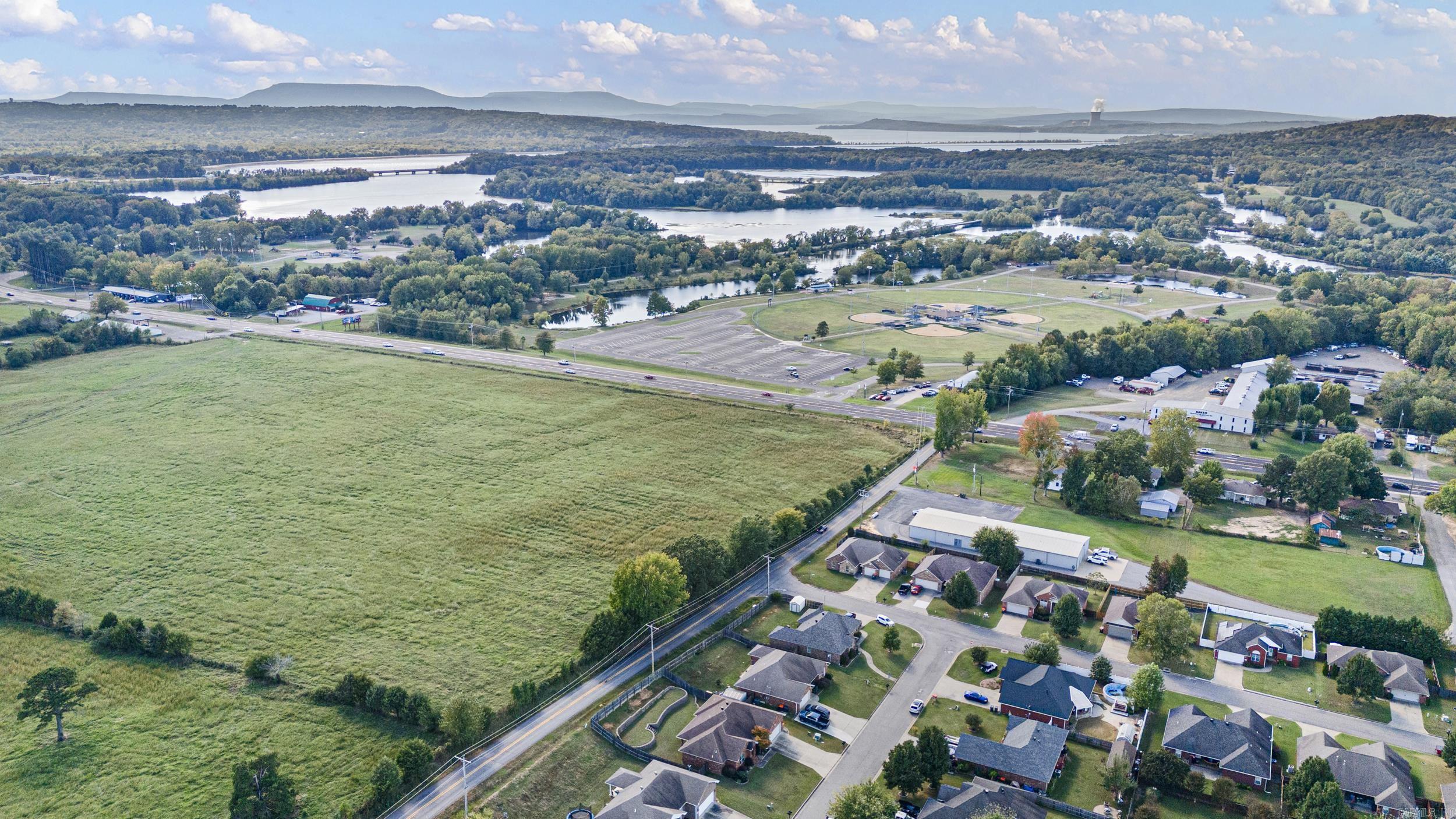 140 Hawthorne Lane Russellville, AR 72802