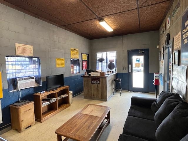 2260 W Main  Mountain View, AR