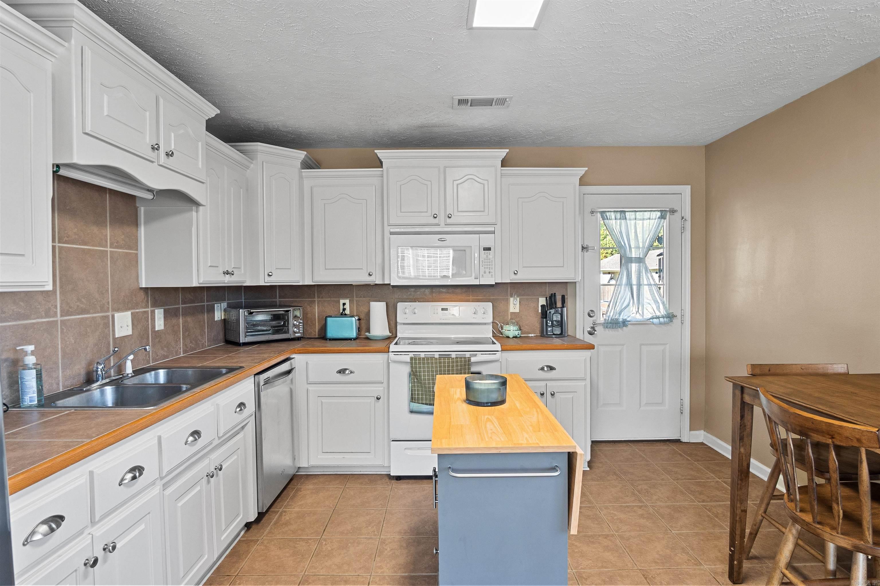 128 Weathering Dr Austin, AR 72007