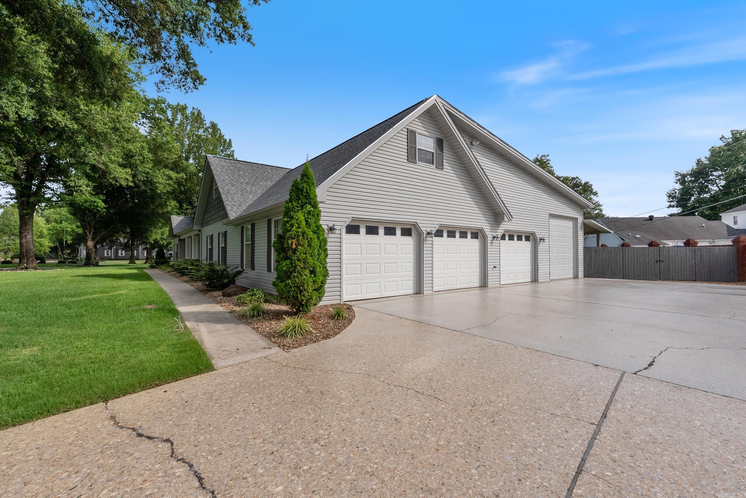 7 River Oaks Boulevard Searcy, AR 72143