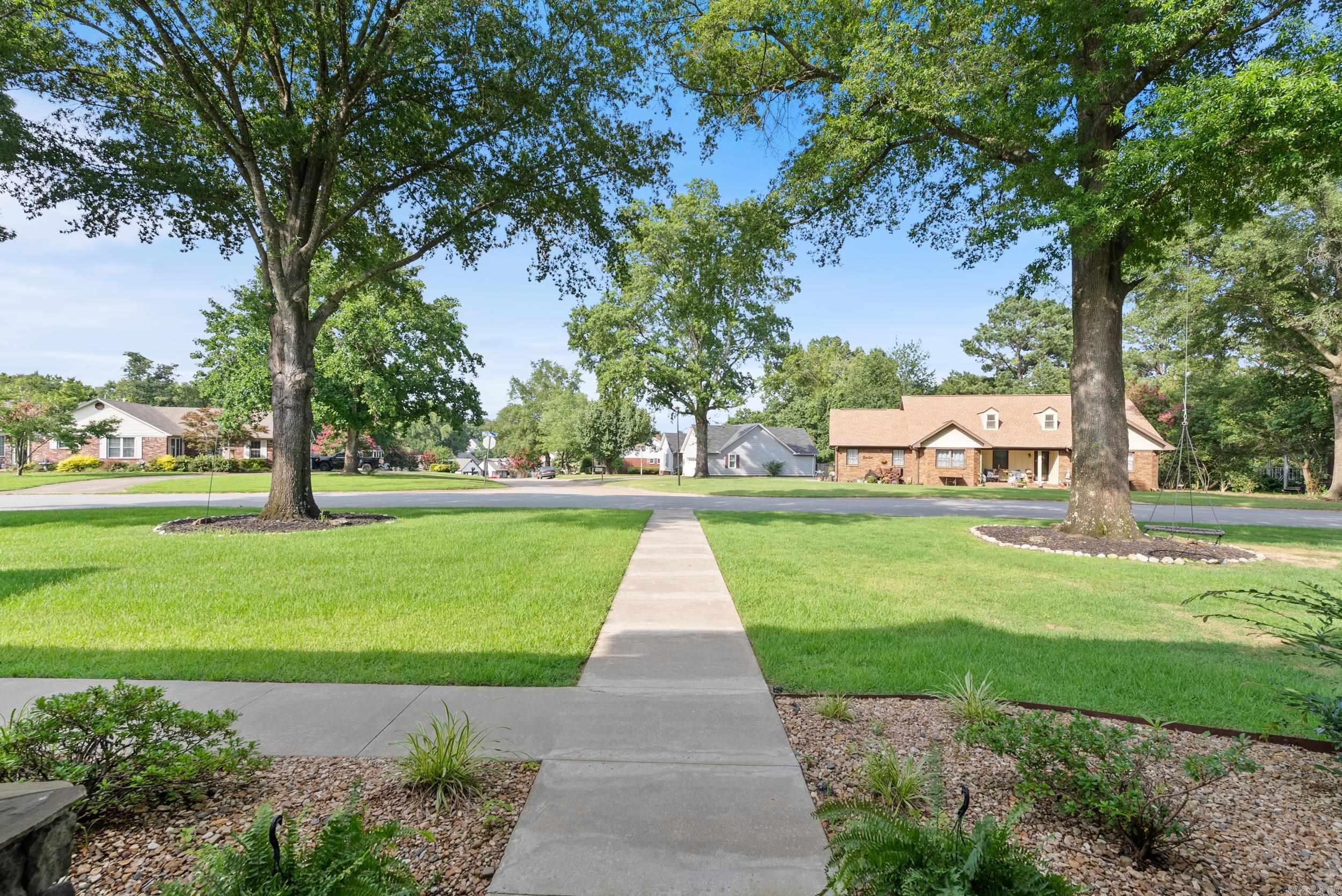 7 River Oaks Boulevard Searcy, AR 72143