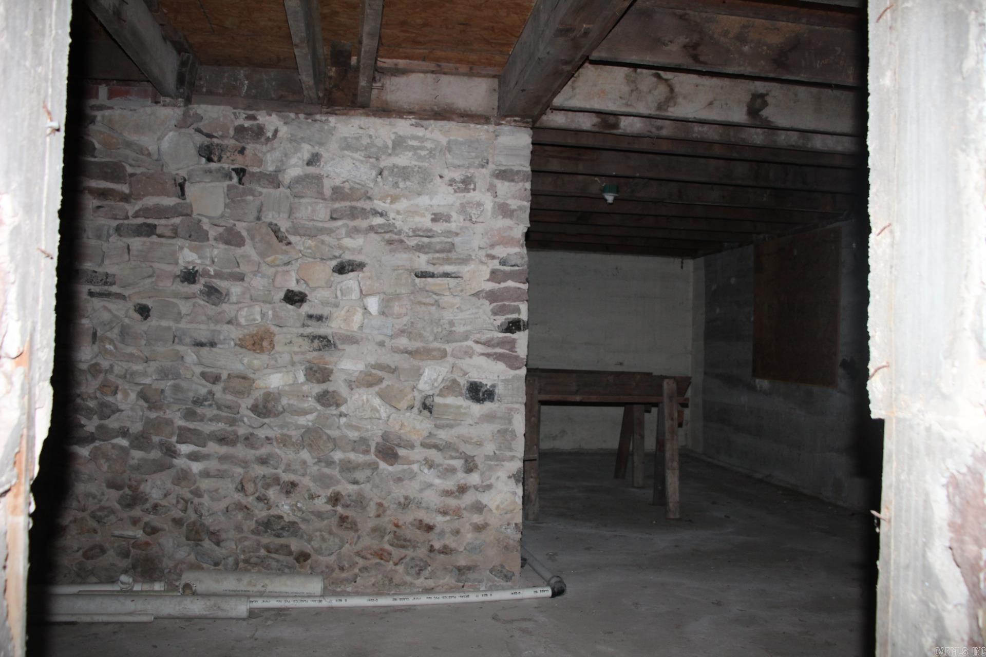 315 W 4th  Yellville, AR