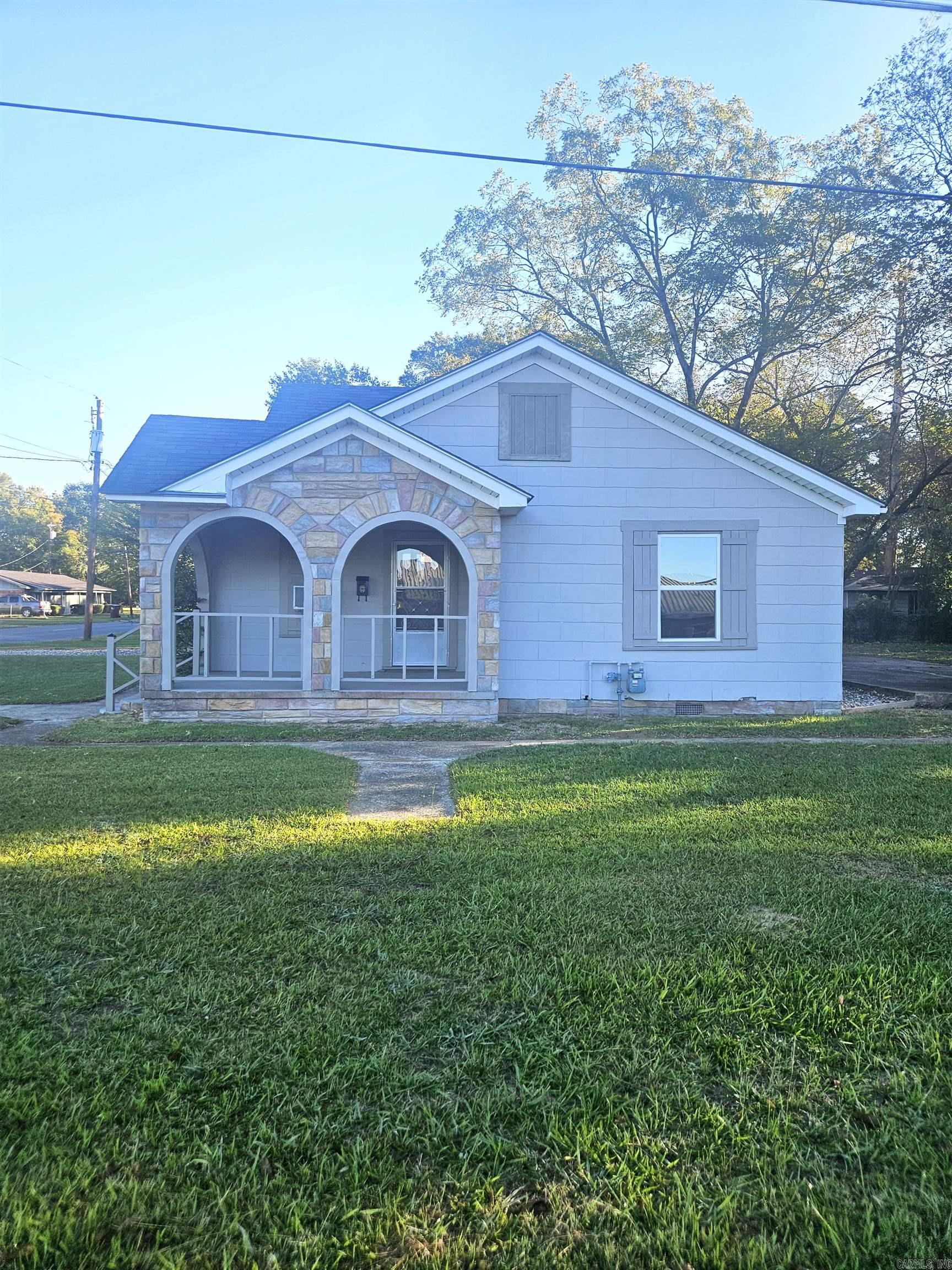 527 E 2nd South  Prescott, AR