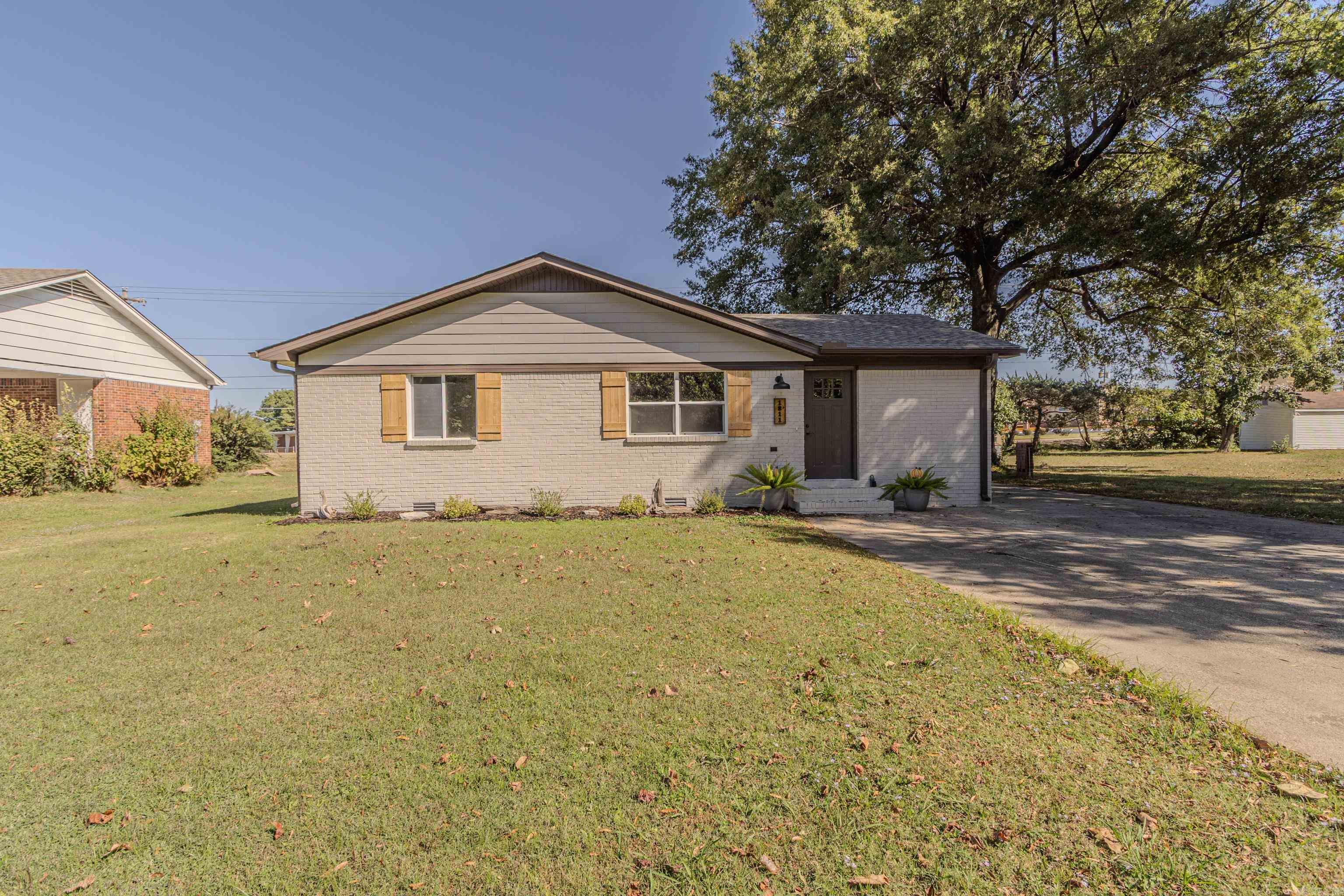 1811 Magnolia Ln Paragould, AR 72450