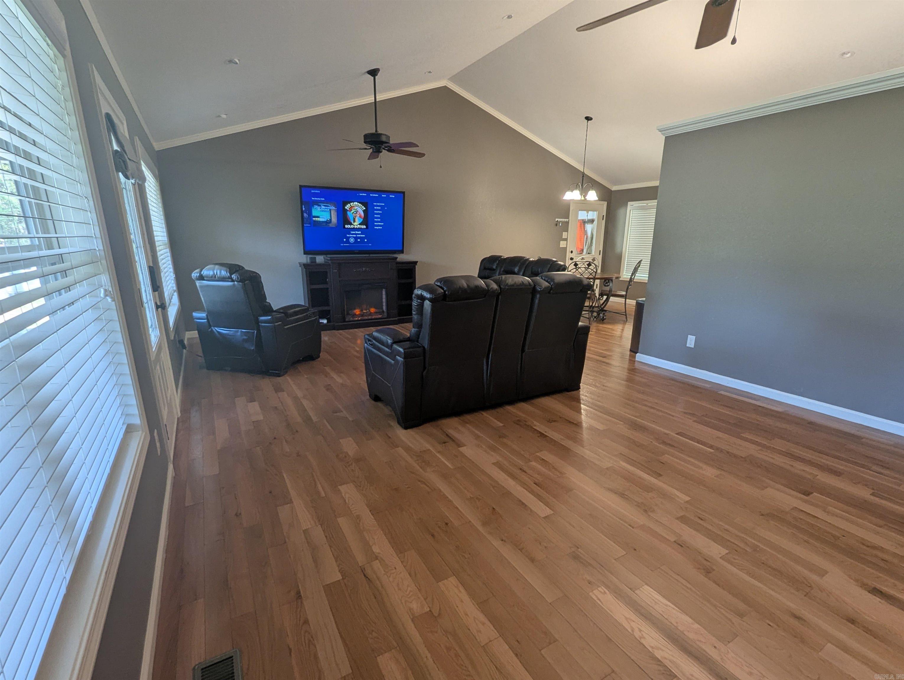 20 Pure Country  Greers Ferry, AR