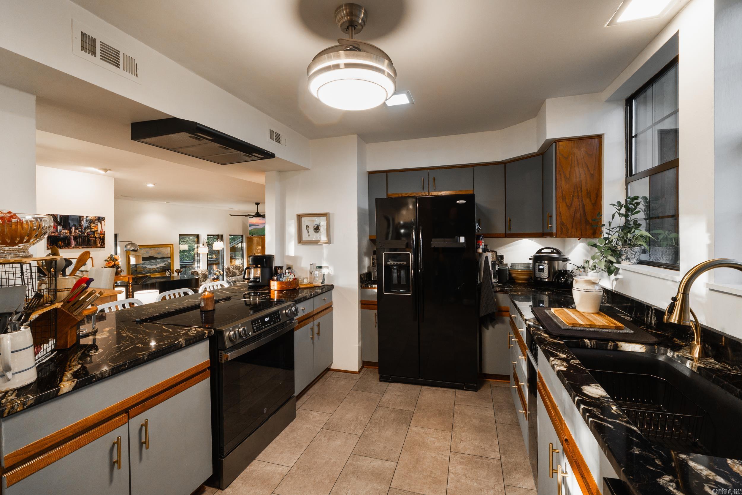 4 Briarwood Ln Clarksville, AR 72830