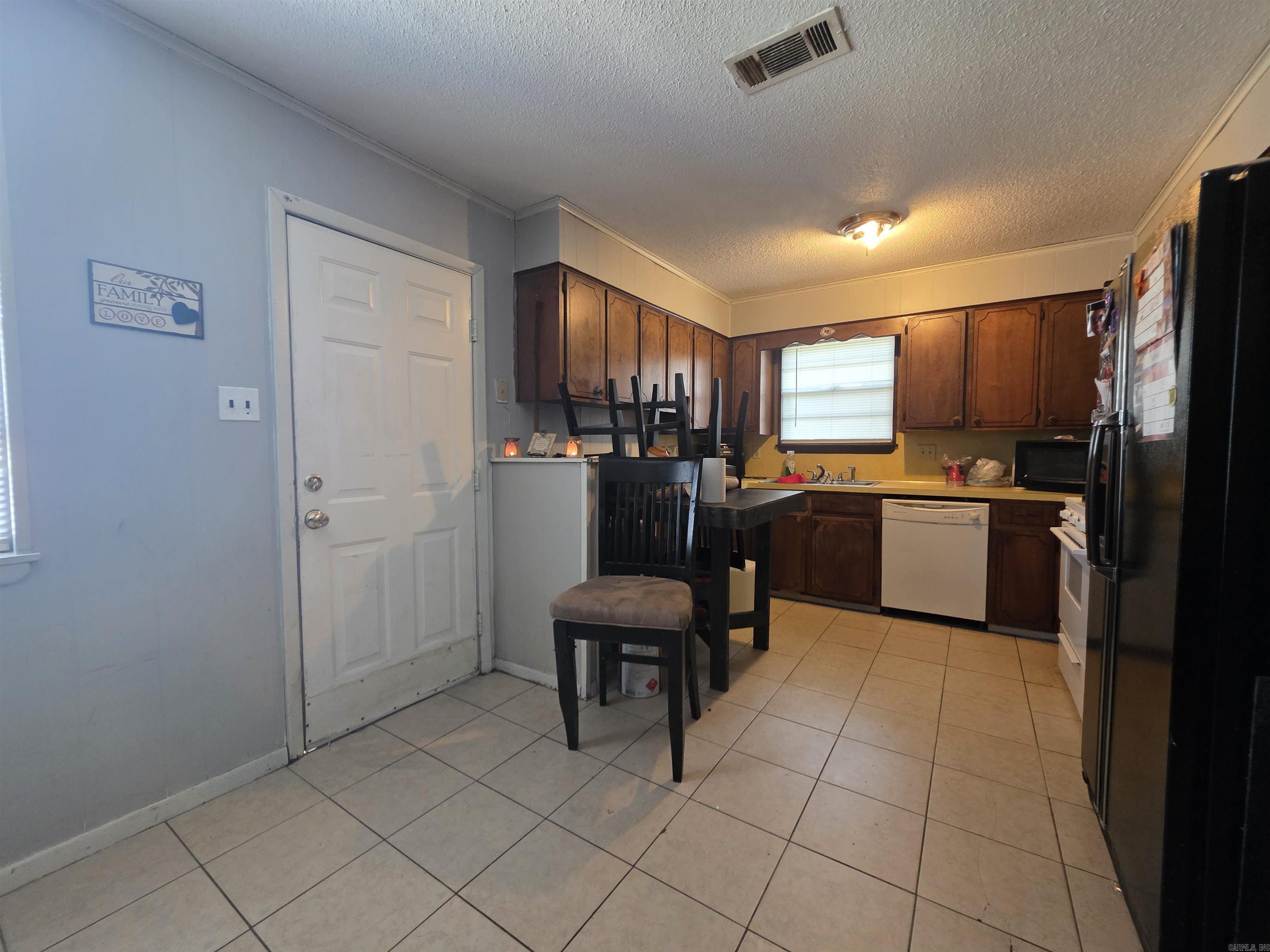 610/612 Newcastle Dr  Sherwood, AR