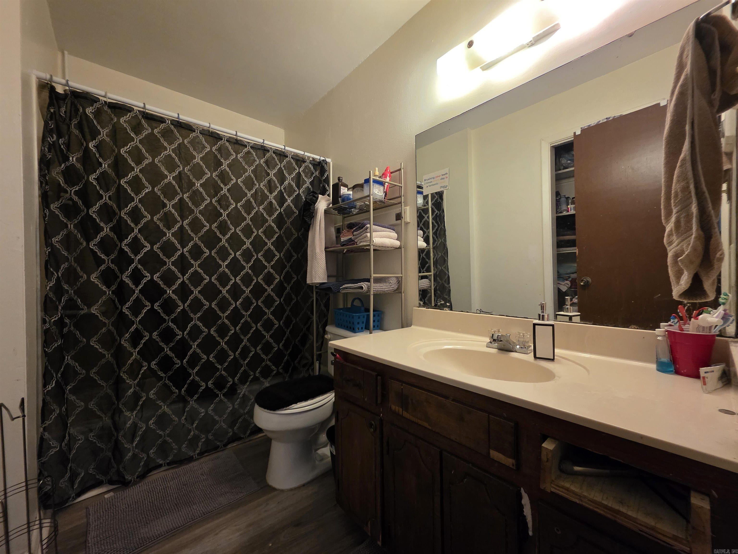 610/612 Newcastle Dr  Sherwood, AR