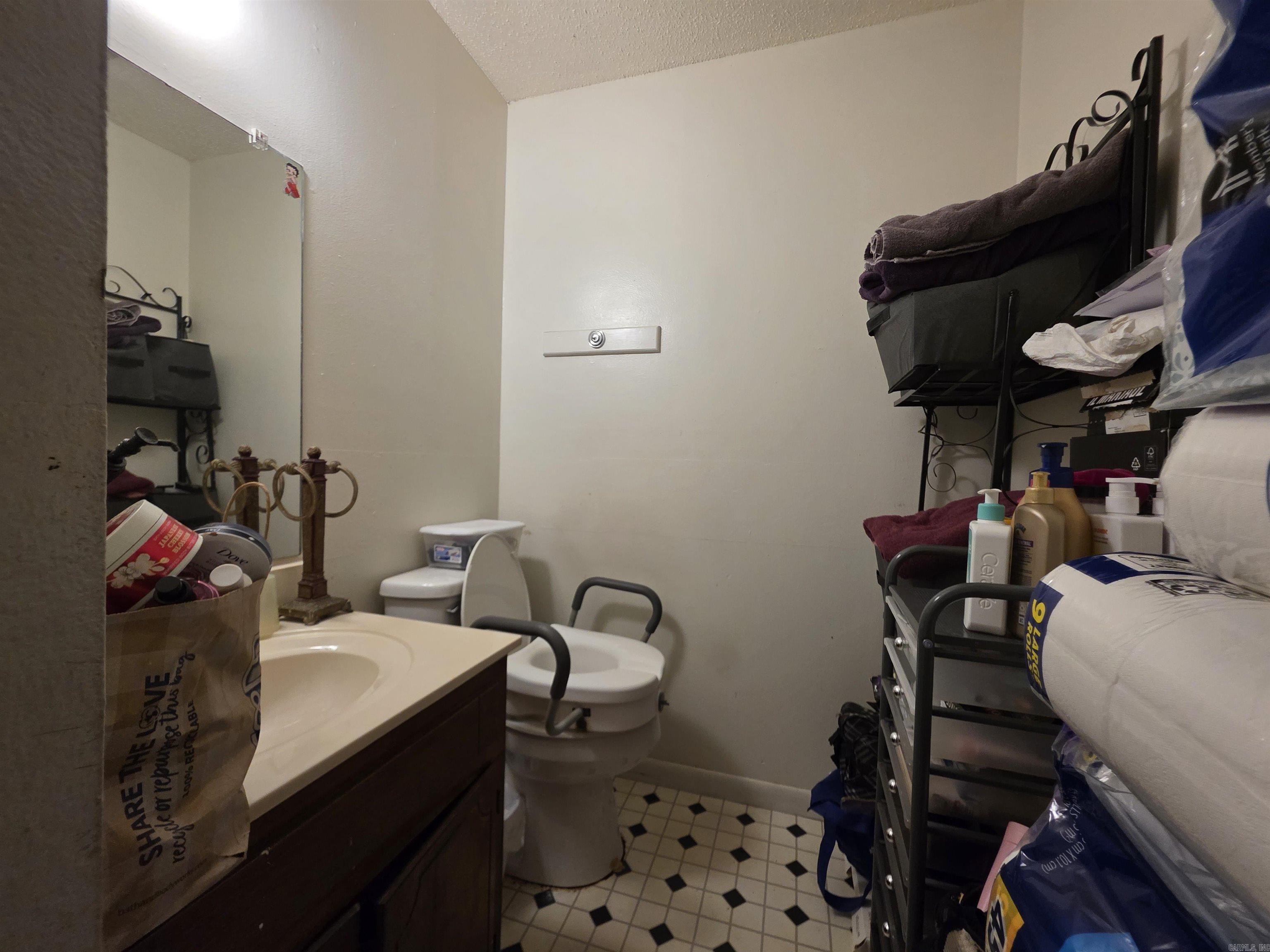 610/612 Newcastle Dr  Sherwood, AR