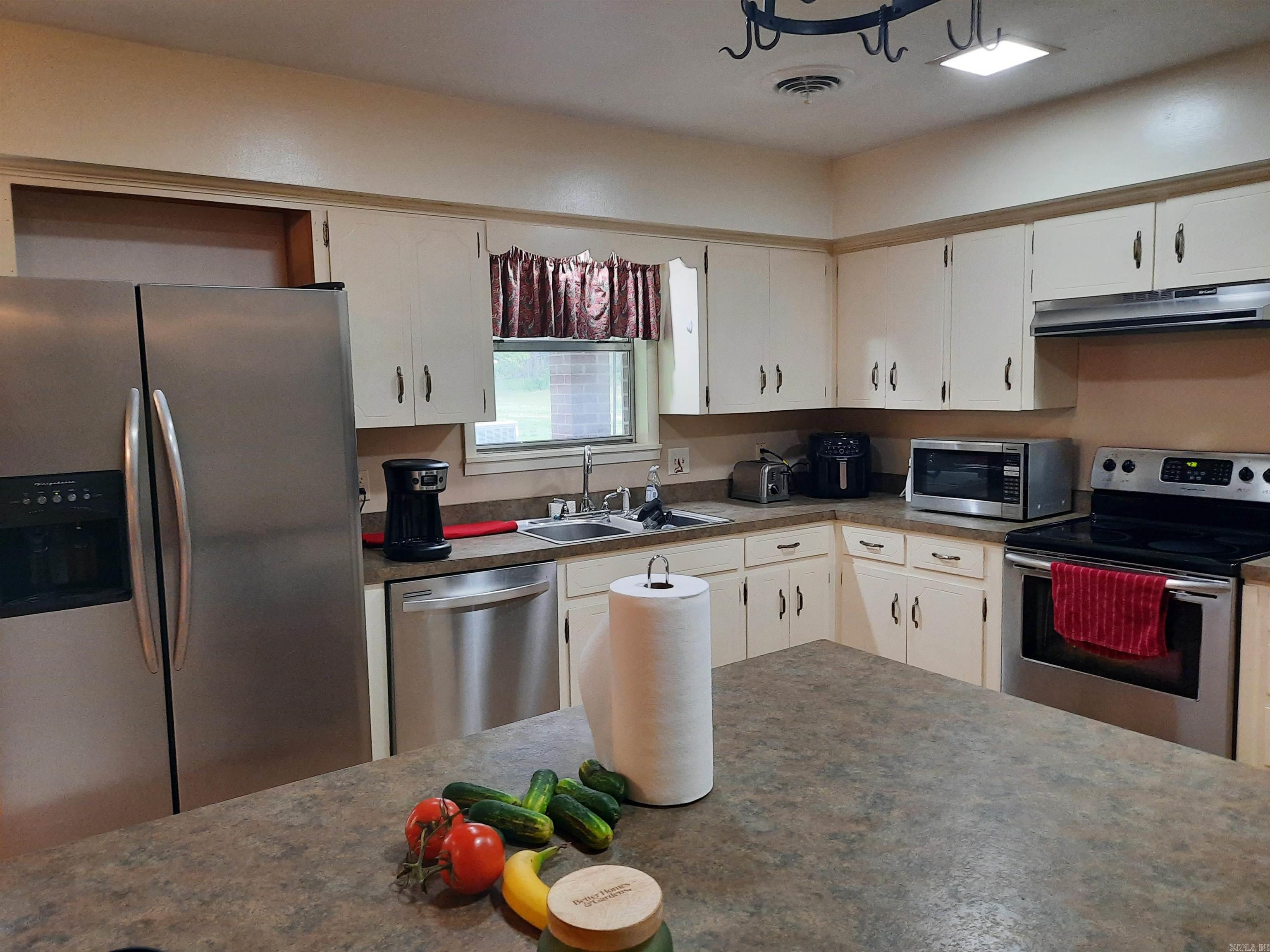 506 Hell Creek  Mountain View, AR