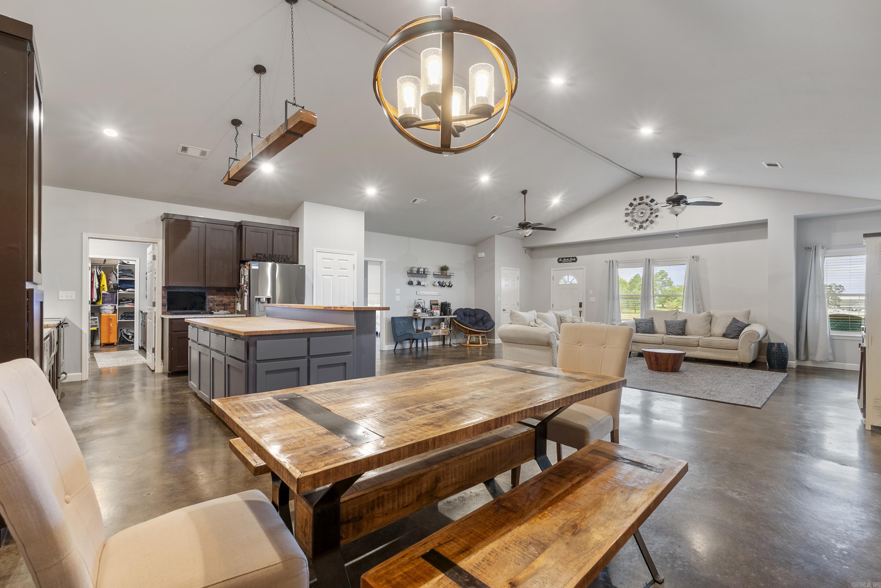 224 25 N  Greenbrier, AR