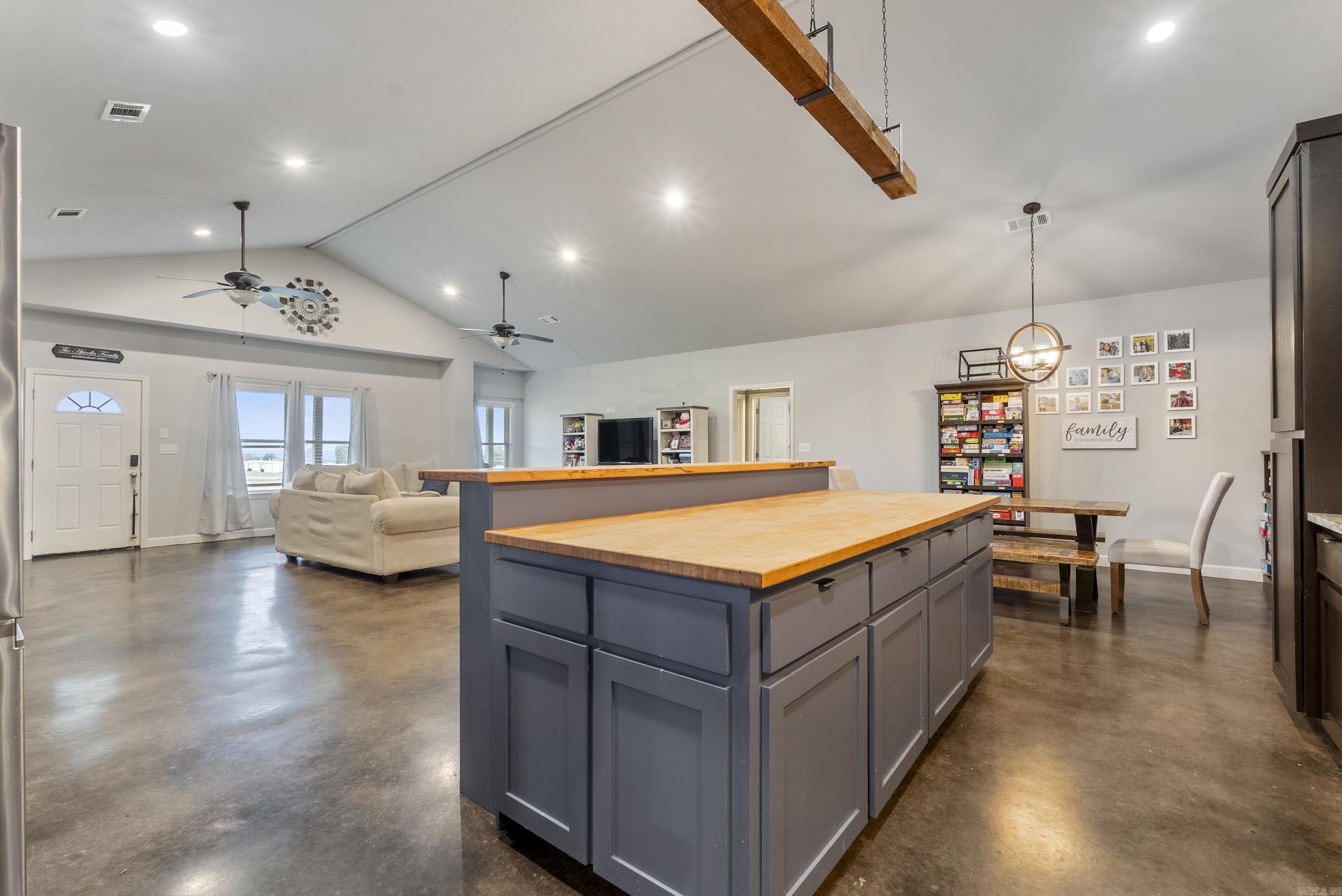 224 25 N  Greenbrier, AR