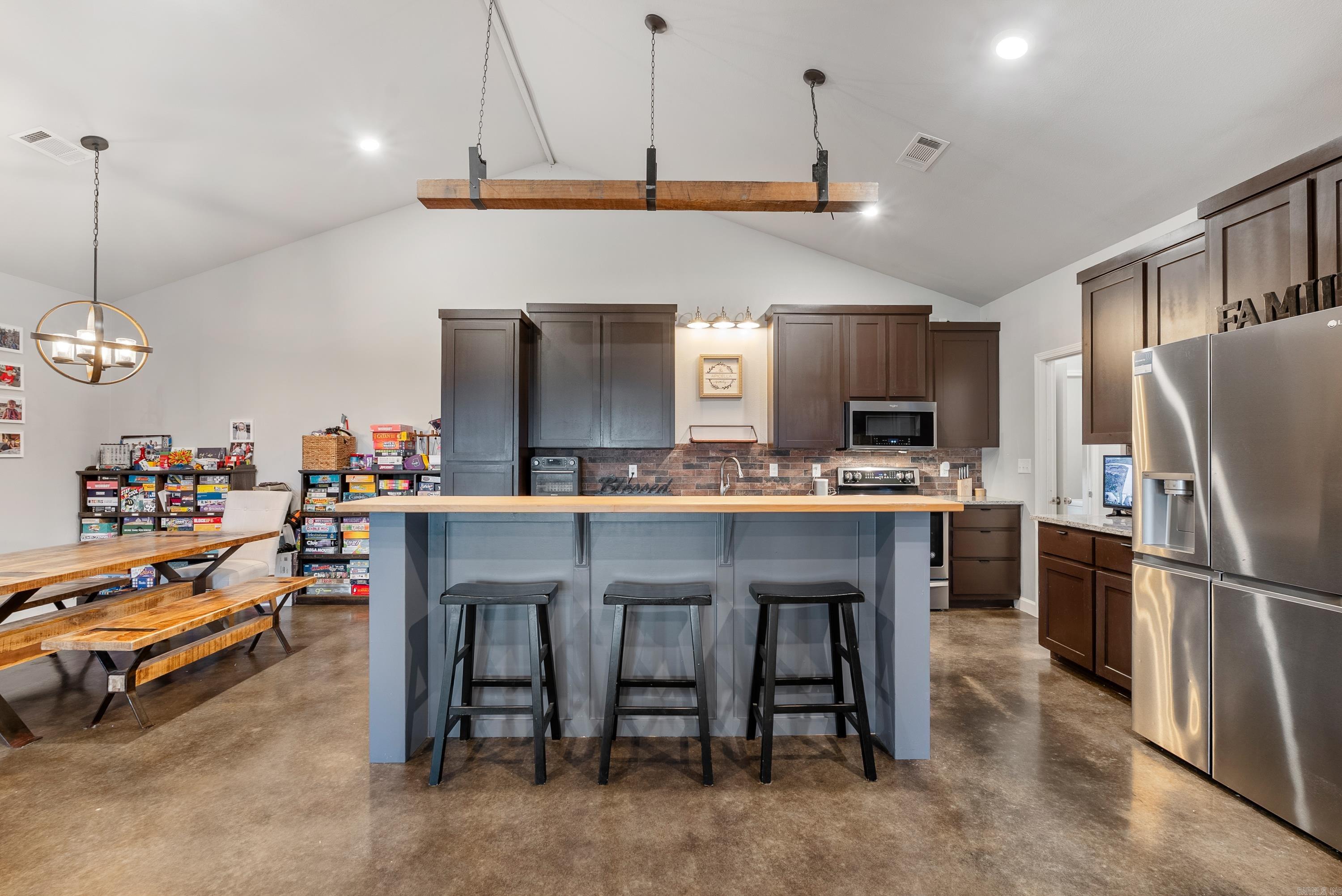 224 25 N  Greenbrier, AR