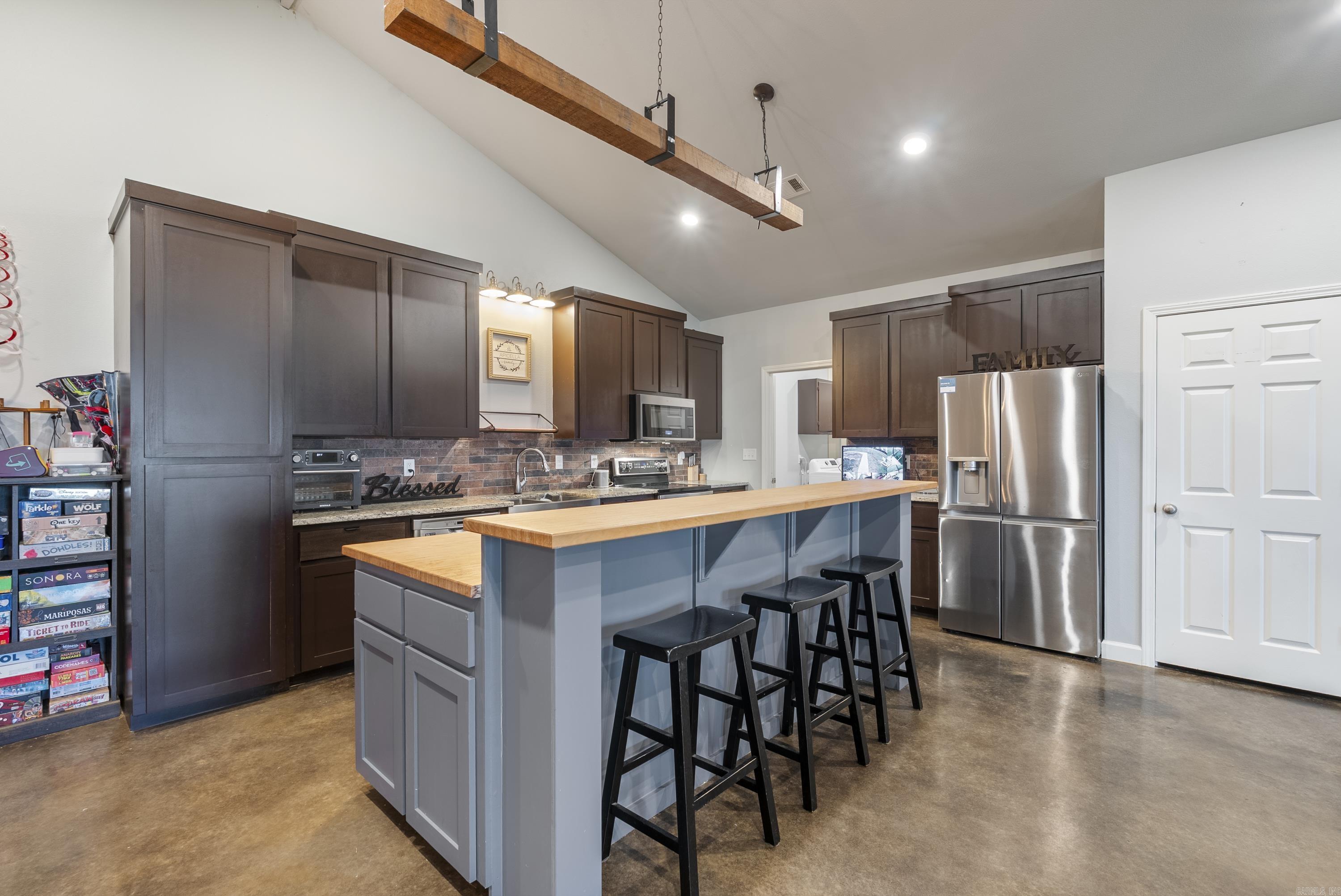 224 25 N  Greenbrier, AR