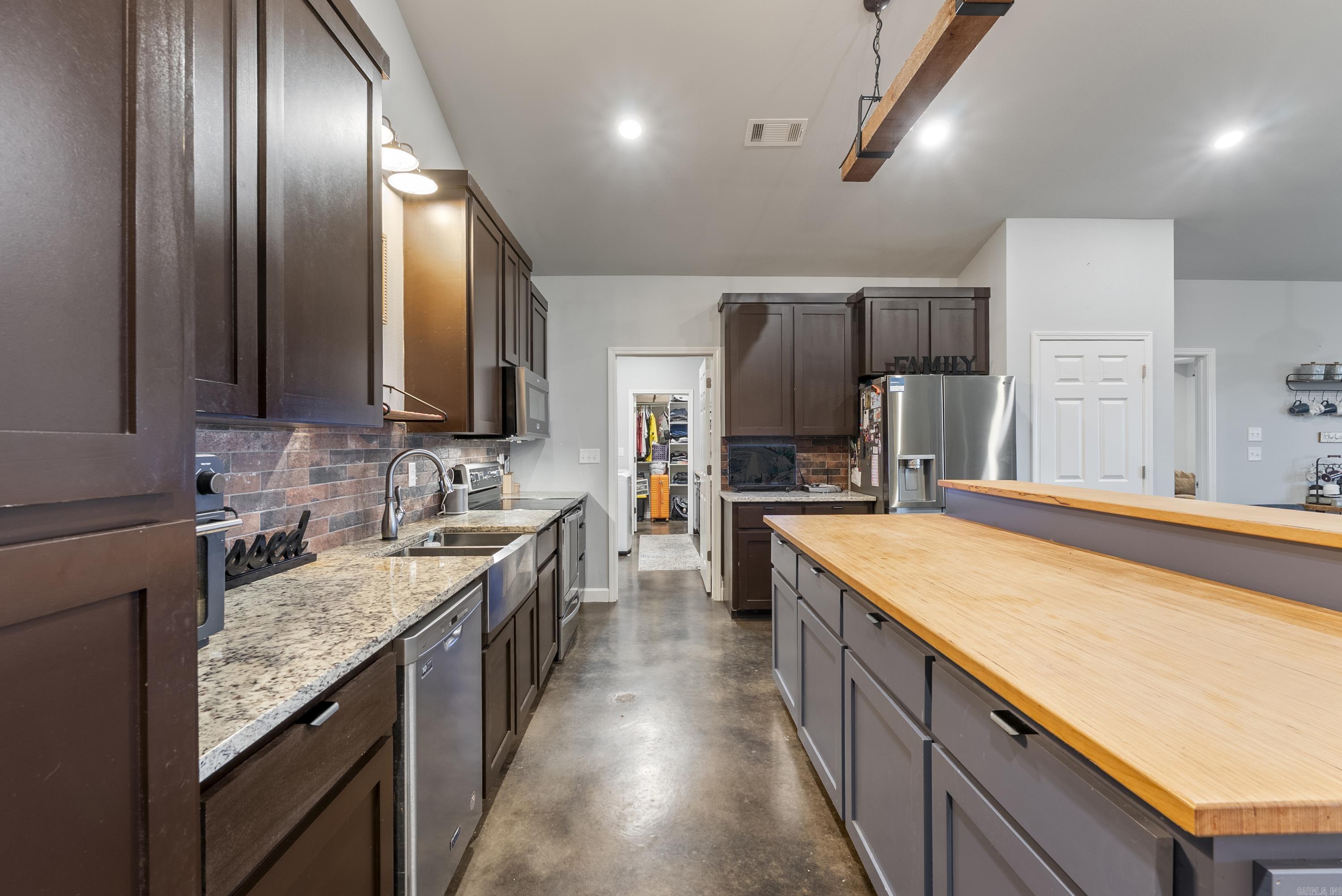 224 25 N  Greenbrier, AR