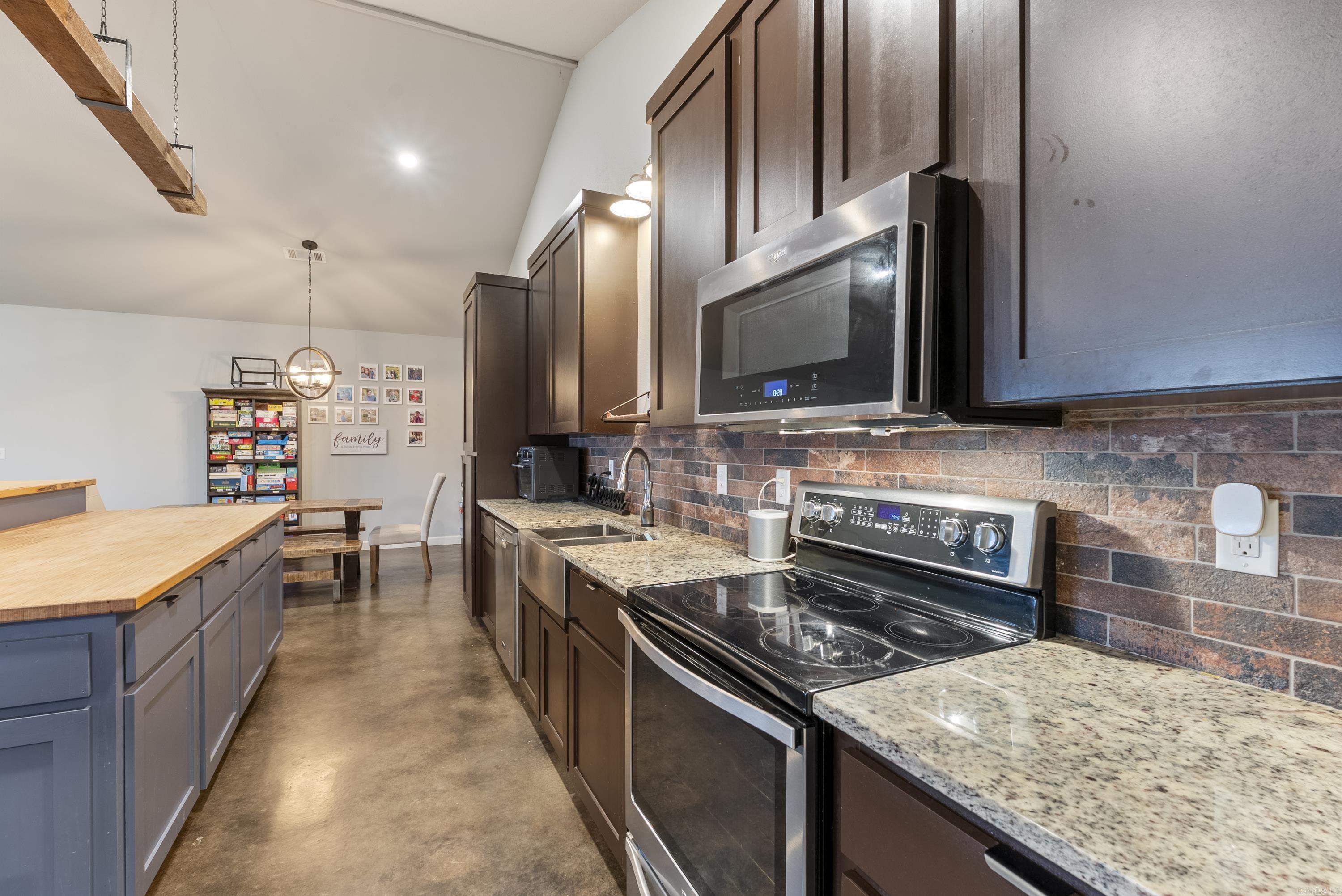 224 25 N  Greenbrier, AR