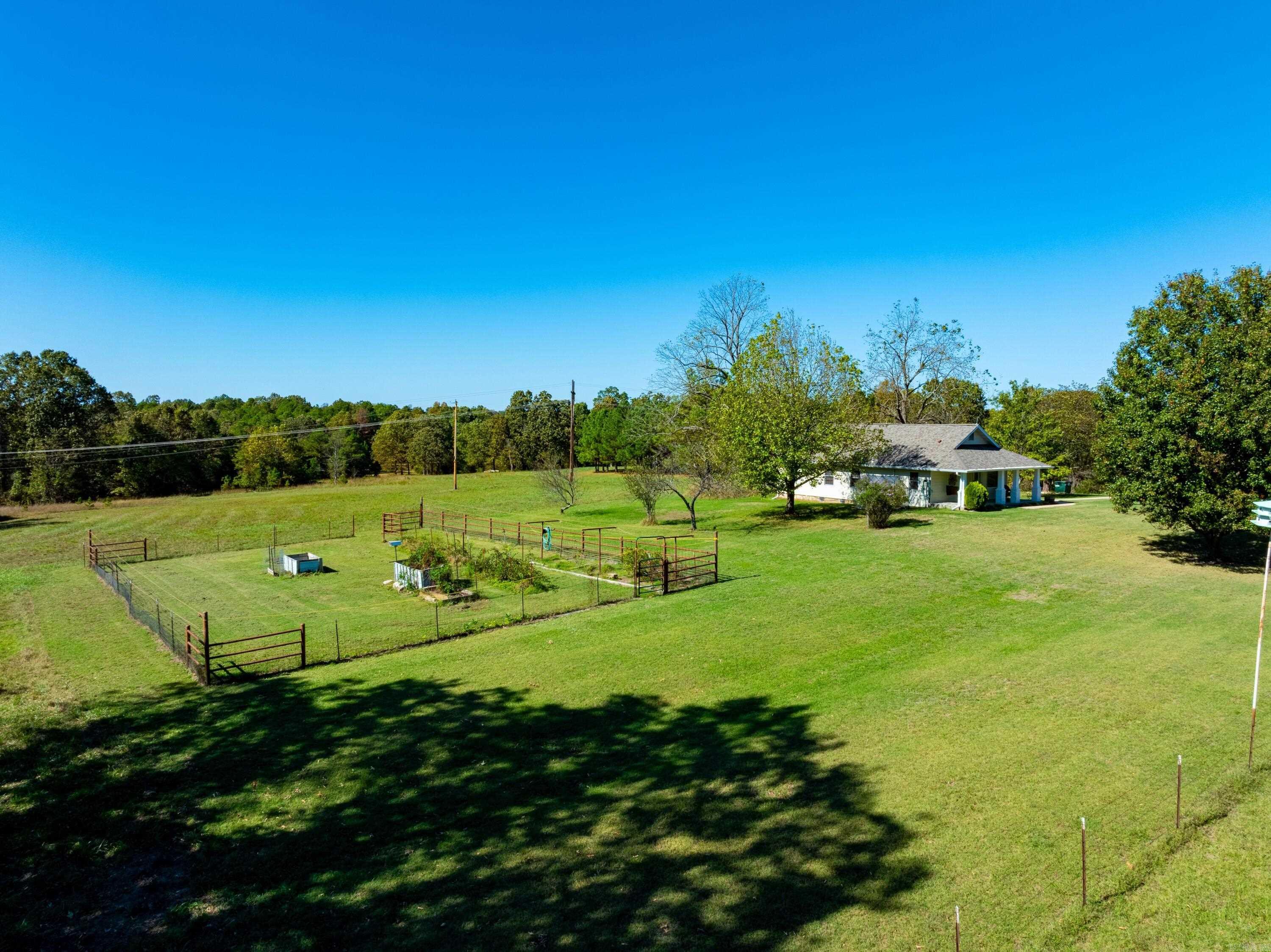 1742 Flora Church Trl  Viola, AR
