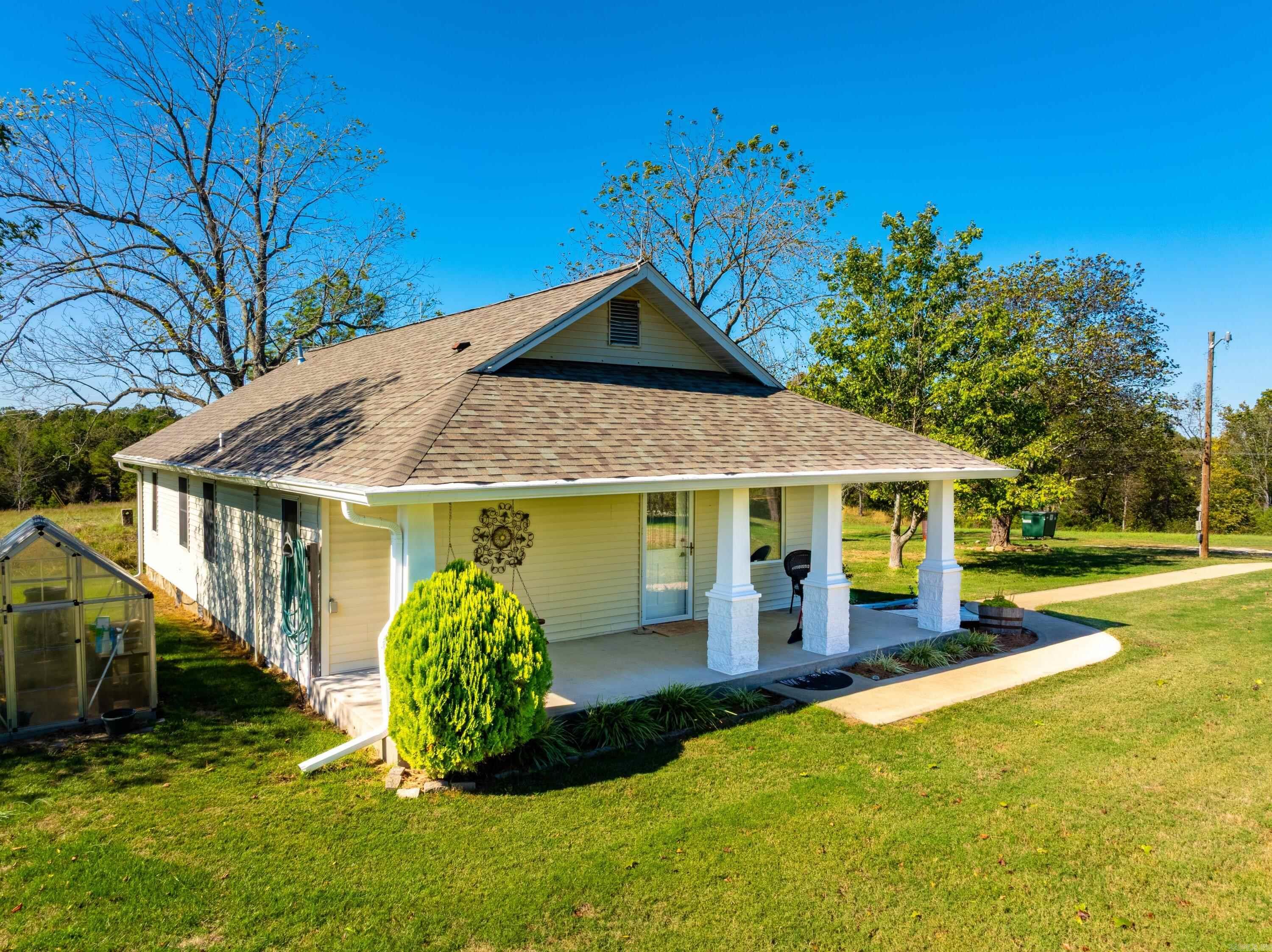 1742 Flora Church Trl  Viola, AR